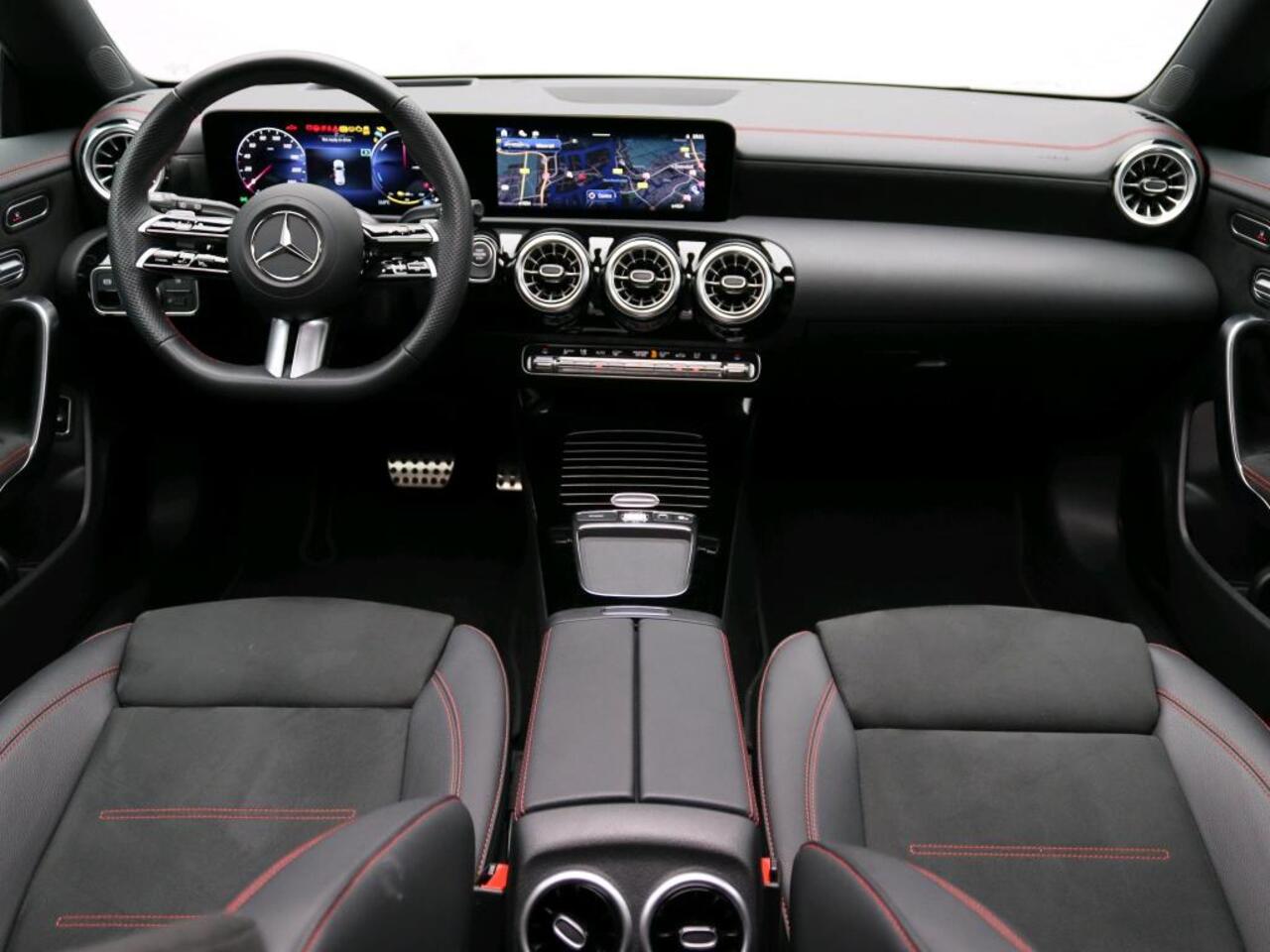 Mercedes-Benz CLA-KLASSE Shooting Brake 250 e Star Edition AMG Line Plus AMG Line | Night Pakket |Panorama Schuif-Kanteldak | Memory Stoelen | Head-up display | Parkeerpakket met 360°-camera. Inclusief 24 maanden Mercedes-Benz Certified garantie voor Europa.