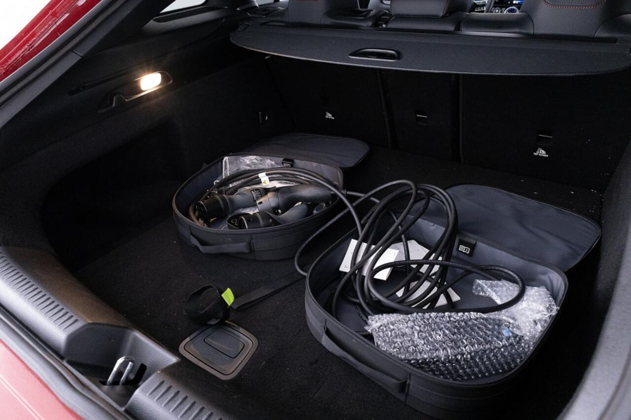 Mercedes-Benz CLA-KLASSE 250 Shooting Brake e AMG Line | PANORAMADAK | LED | SFEER ? 1e Eigenaar