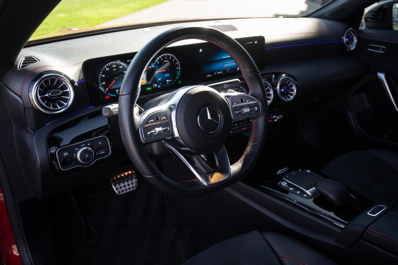 Mercedes-Benz CLA-KLASSE Shooting Brake 250 e AMG Line , Panorama dak, Camera, Sfeerverlichting,