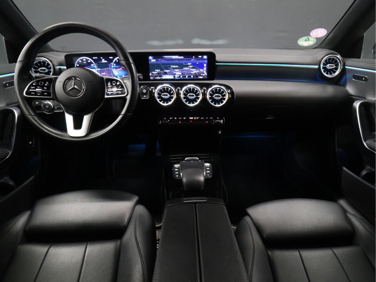 Mercedes-Benz CLA-KLASSE Shooting Brake 180 Luxury Line *WEEKAANBIEDING*[CAMERA, SFEERVERLICHTING, LEDER, STOELVERWARMING, ELEKTRISCHE ACHTERKLEP, NIEUWSTAAT]