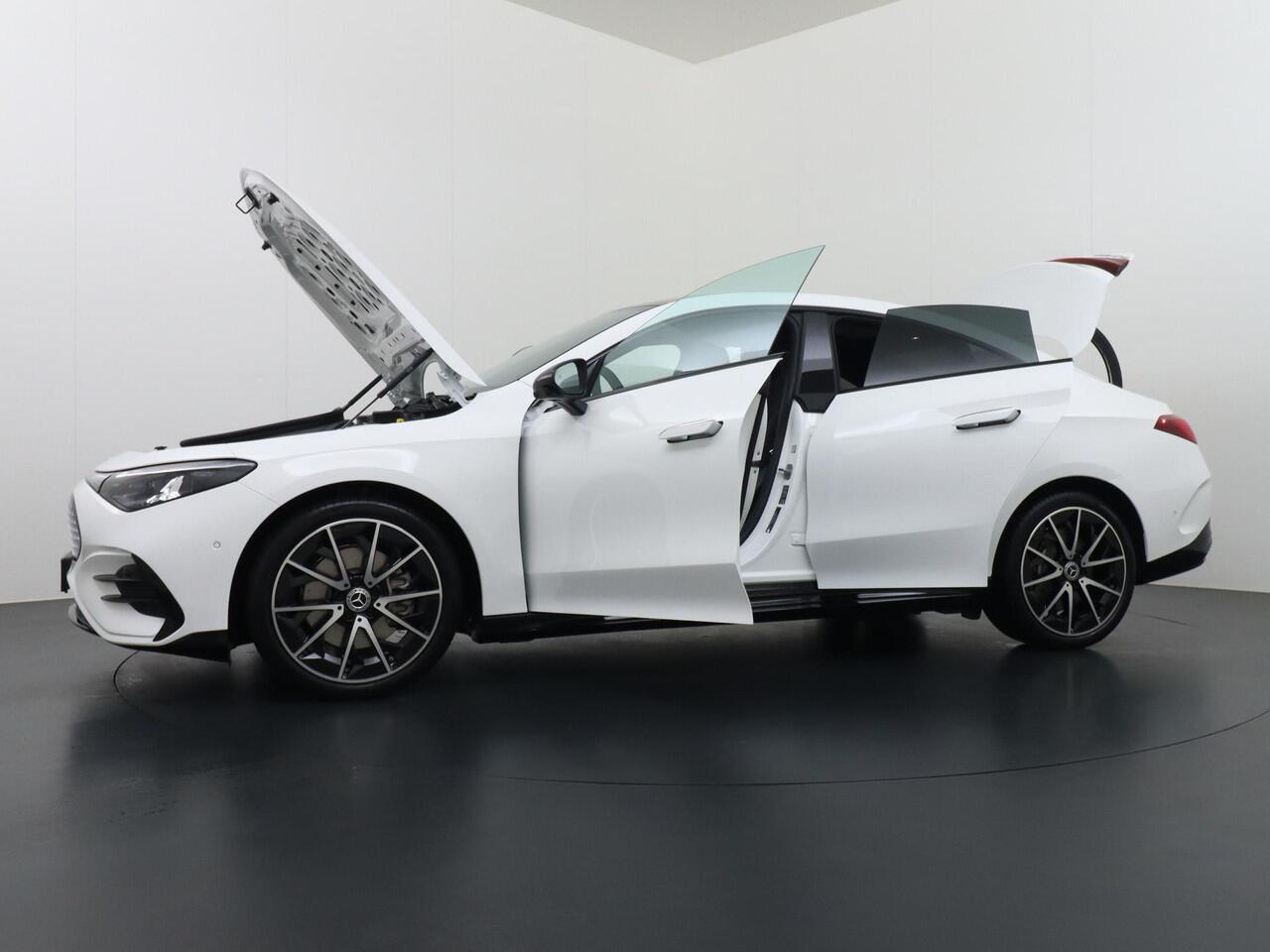 Mercedes-Benz CLA-KLASSE 250+ Launch Edition 85 kWh Accu | Trekhaak Wegklapbaar | Memorystoelen | Warmtepomp | Multibeam Led | Stoelverwarming Voorin | Distronic Cruise Control | Achteruitrijcamera | Nightpakket | Dodehoekassistent