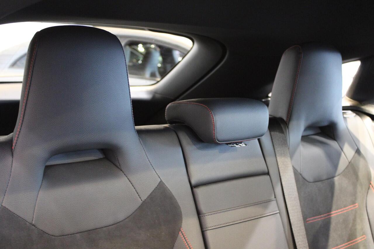 Mercedes-Benz CLA-KLASSE Shooting Brake 200 AMG Line Panorama dak | Trekhaak