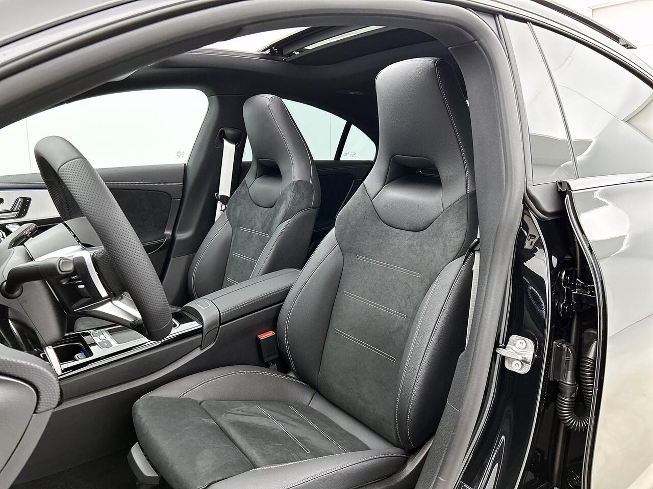 Mercedes-Benz CLA-KLASSE 180 Business Solution AMG | AMG Line Plus pakket | Smartphone integratie | Panoramaschuifdak | 360° camera | Advanced sound system | Head-up display | 19 inch AMG velgen |