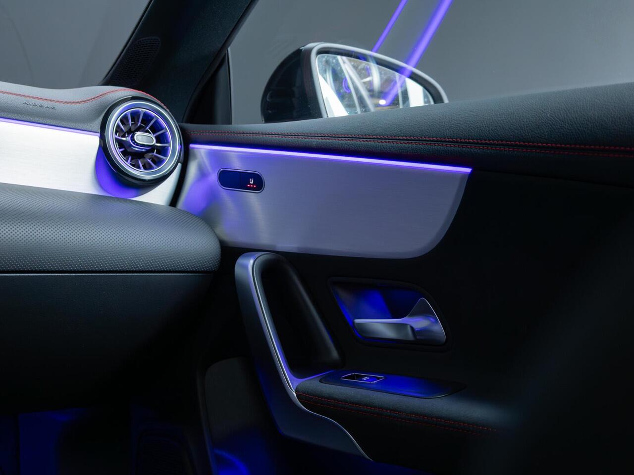 Mercedes-Benz CLA-KLASSE Coupé 180 Star Edition AMG Line Panorama dak