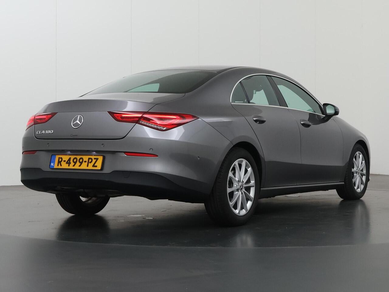 Mercedes-Benz CLA-KLASSE 180 Business Line | Apple Carplay | Widescreen | Stoelverwarming | Achteruitrijcamera |