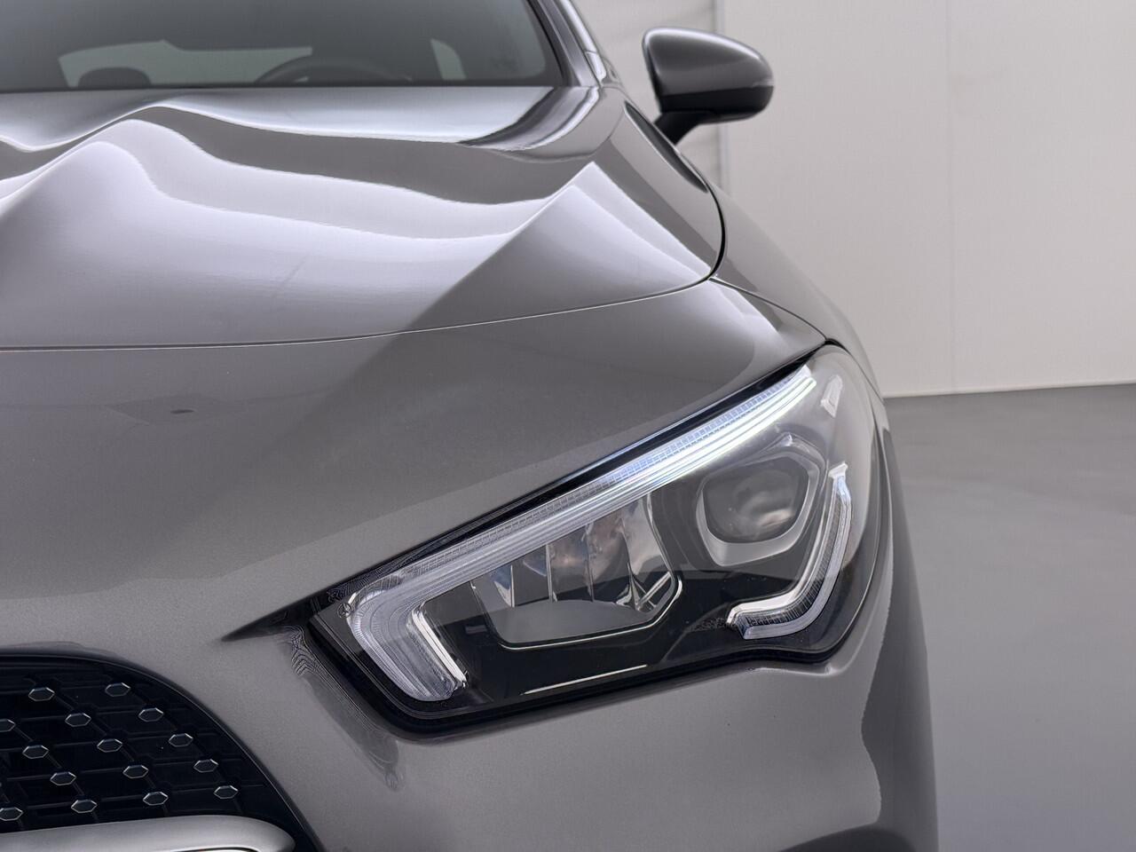Mercedes-Benz CLA-KLASSE 250e AMG // Keyless Entry // Sfeerverlichting // Camera // 19" AMG Velgen // Apple Carplay // Android Auto // Privacy Glas
