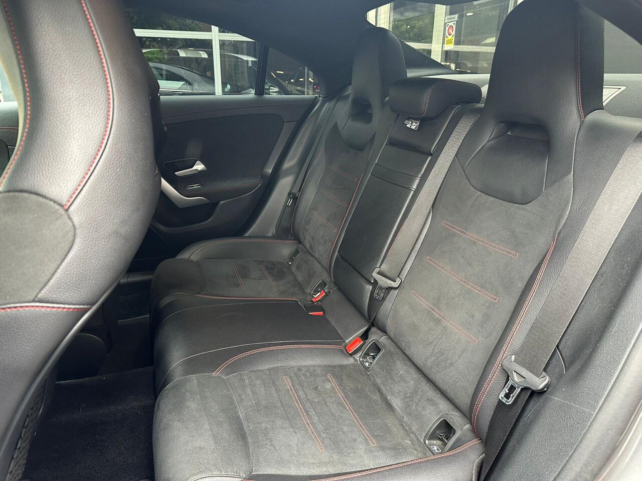 Mercedes-Benz CLA-KLASSE 180 AMG SFEER / BURMESTER / STOELVERWARMING / DEALER ONDERHOUDEN / CAMERA