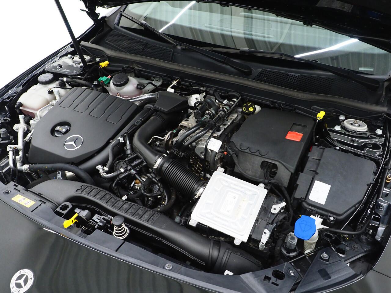 Mercedes-Benz CLA-KLASSE Shooting Brake 250e Panamericana | Panoramadak | Sfeerverlichting | Leder | Camera | Widescreen | DAB