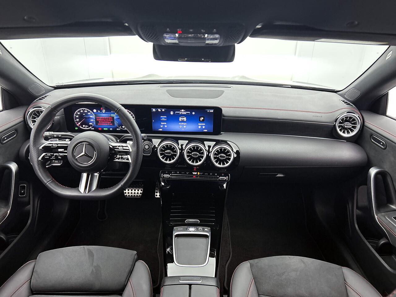 Mercedes-Benz CLA-KLASSE Shooting Brake 250 e Star Edition | AMG Line | Night Pakket | Sfeerverlichting | Dodehoek Assist | Achteruitrijcamera | Ledkoplampen. Inclusief 24 maanden MB Certified garantie voor Europa.