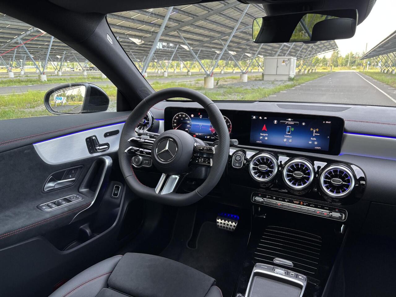 Mercedes-Benz CLA-KLASSE Shooting Brake 180 Business Solution AMG | Night | Panoramadak | AMG Line Plus | Head-up display | 360 camera | Sfeerverlichting |