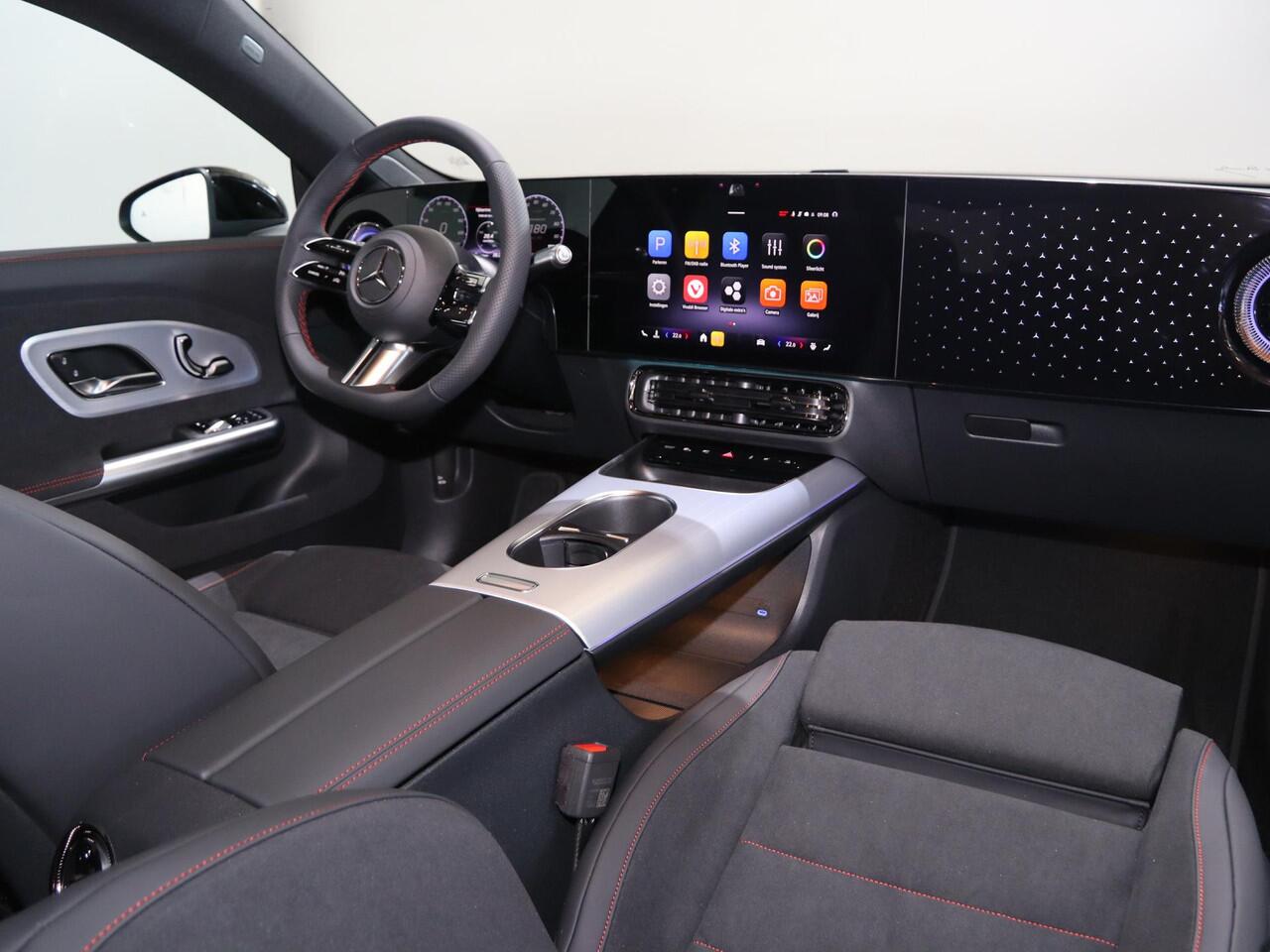 Mercedes-Benz CLA-KLASSE 250+ Launch Edition 85 kWh | Night | Panoramadak | DISTRONIC | Achteruitrijcamera | Dodehoekassistent | Trekhaak |