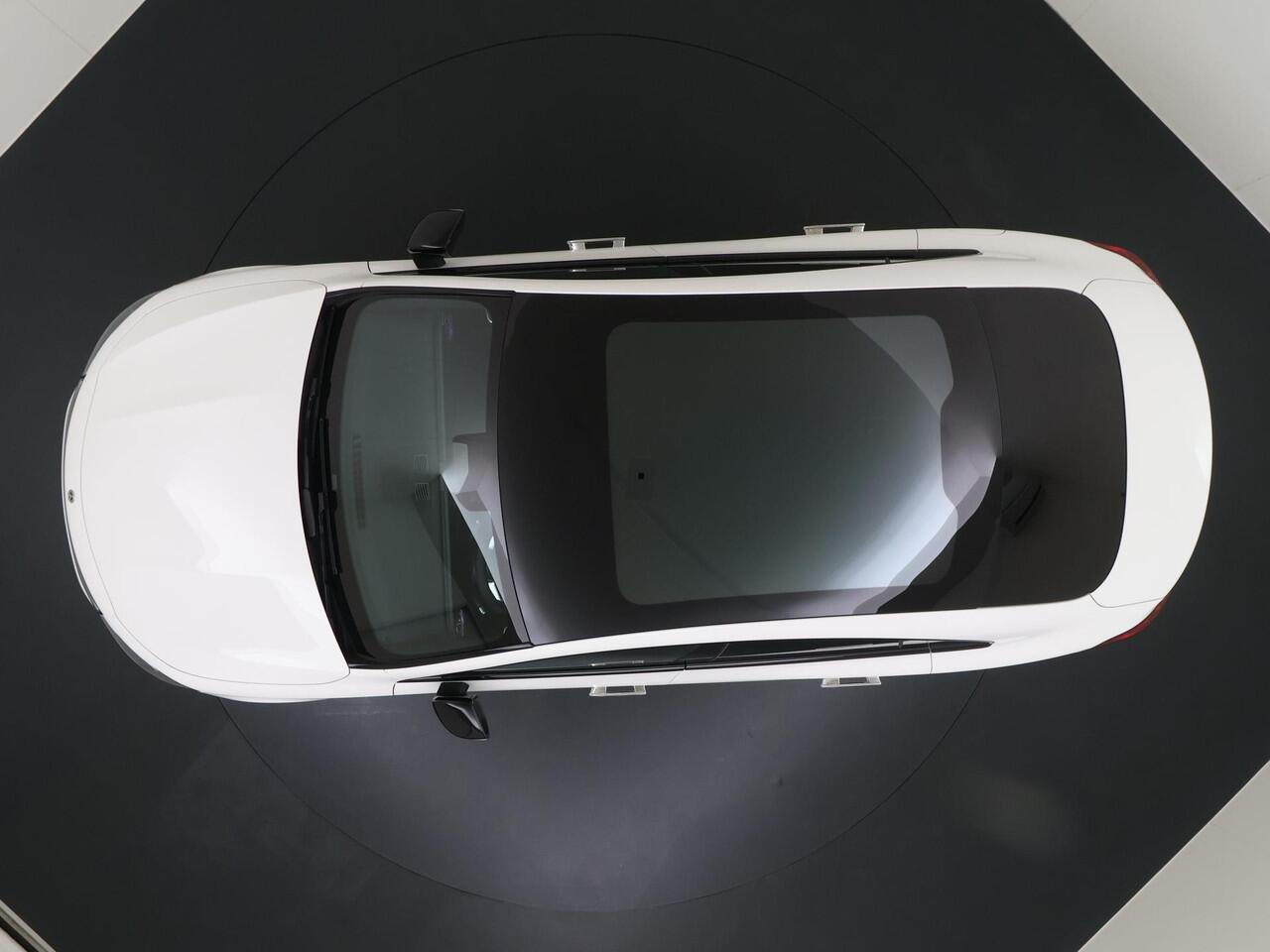 Mercedes-Benz CLA-KLASSE 250+ Launch Edition 85 kWh Accu | Trekhaak Wegklapbaar | Memorystoelen | Warmtepomp | Multibeam Led | Stoelverwarming Voorin | Distronic Cruise Control | Achteruitrijcamera | Nightpakket | Dodehoekassistent