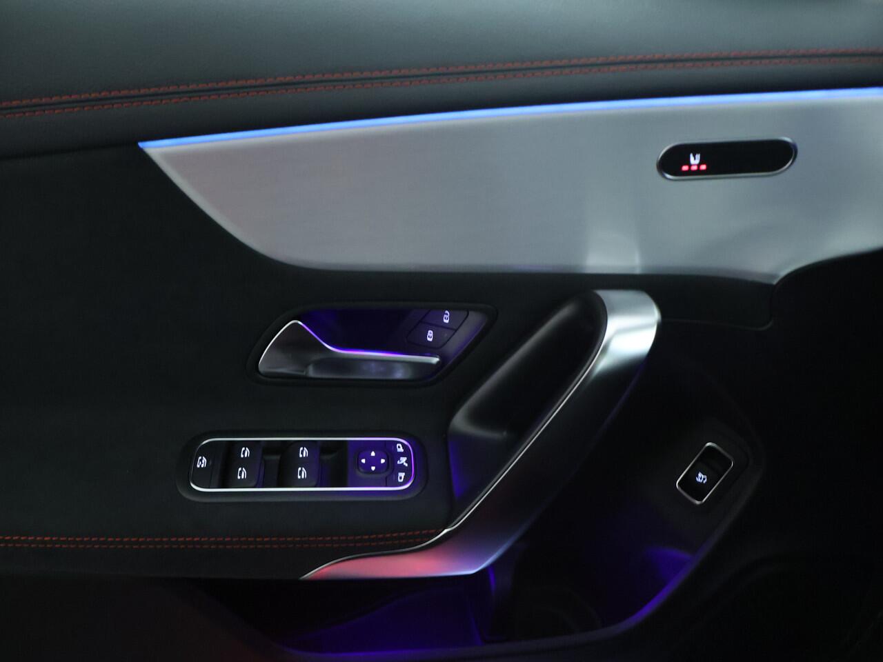 Mercedes-Benz CLA-KLASSE Shooting Brake 180 LIMITED Edition AMG Line | Trekhaak | Nightpakket | Parkeerpakket met achteruitrijcamera | Verwarmde stoelen vooraan | Antidiefstalpakket GUARD 360° Plus | EASY PACK achterklep | KEYLESS-GO |