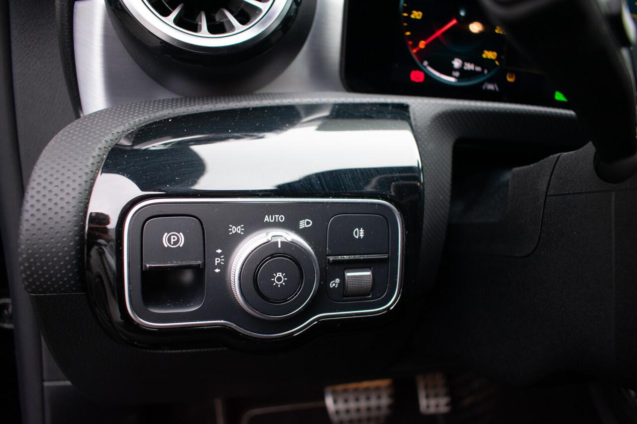 Mercedes-Benz CLA-KLASSE Shooting Brake 250 e Business Solution AMG Limited Trekhaak-Navi-Led-Carplay