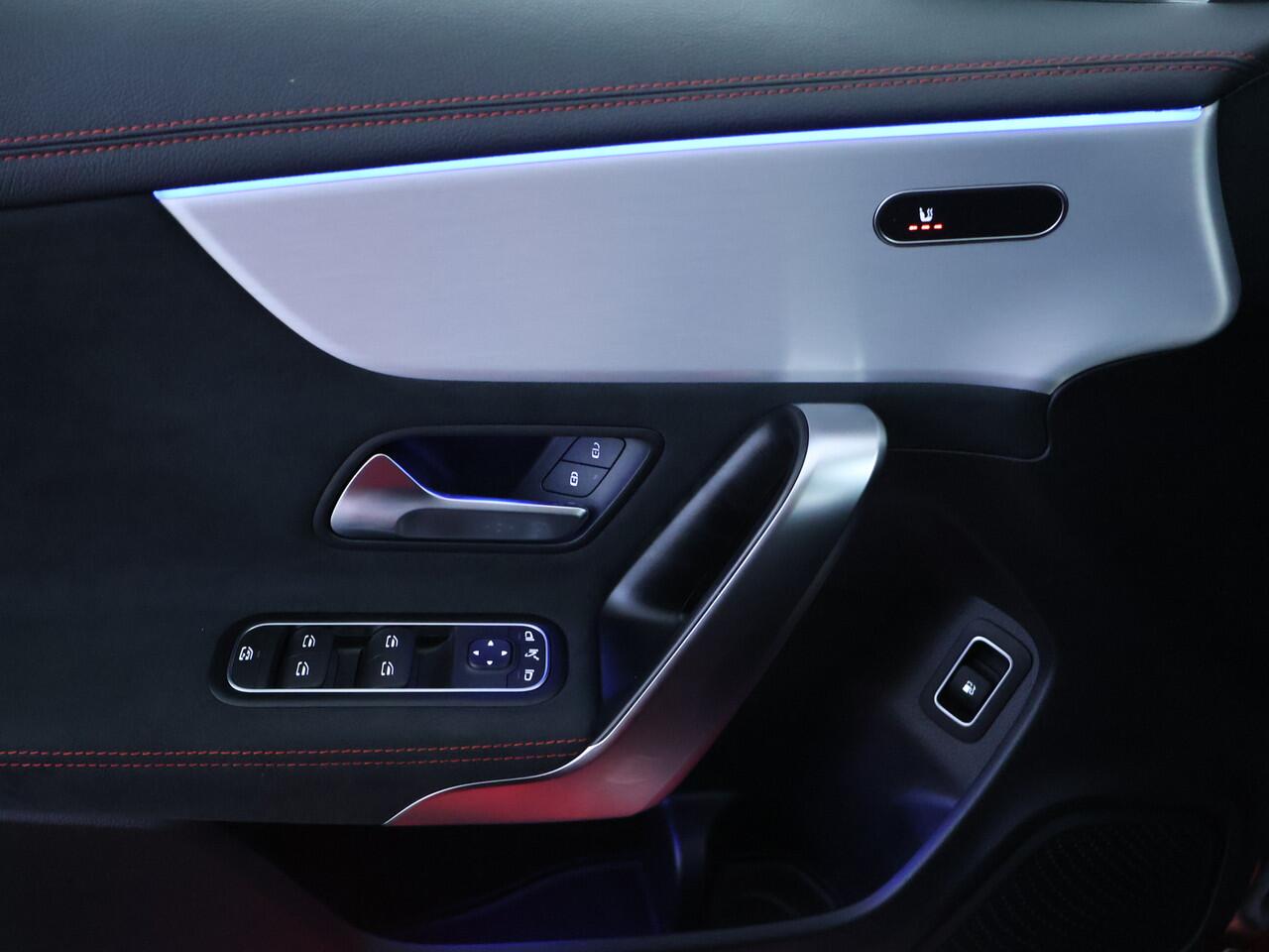 Mercedes-Benz CLA-KLASSE Shooting Brake 250 e AMG Plug-In Hybride | AMG Line | NIght Pakket | Panoramadak | Trekhaak | Multi beam Koplampen | 11kW Laden | Stuur en Stoelverwarming. Inclusief 24 maanden MB Certified garantie voor Europa.