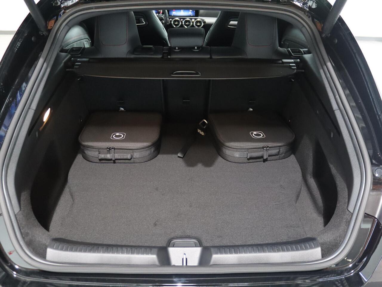 Mercedes-Benz CLA-KLASSE Shooting Brake 250e Business Solution AMG | Panoramaschuifdak | Head-up display | 360° camera | Dodehoekassistent |