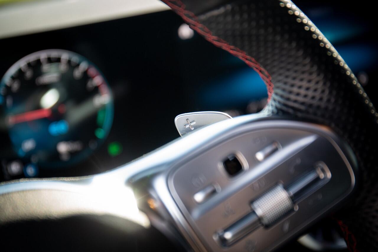 Mercedes-Benz CLA-KLASSE Shooting Brake 250 e AMG Line , Panorama dak, Camera, Sfeerverlichting,