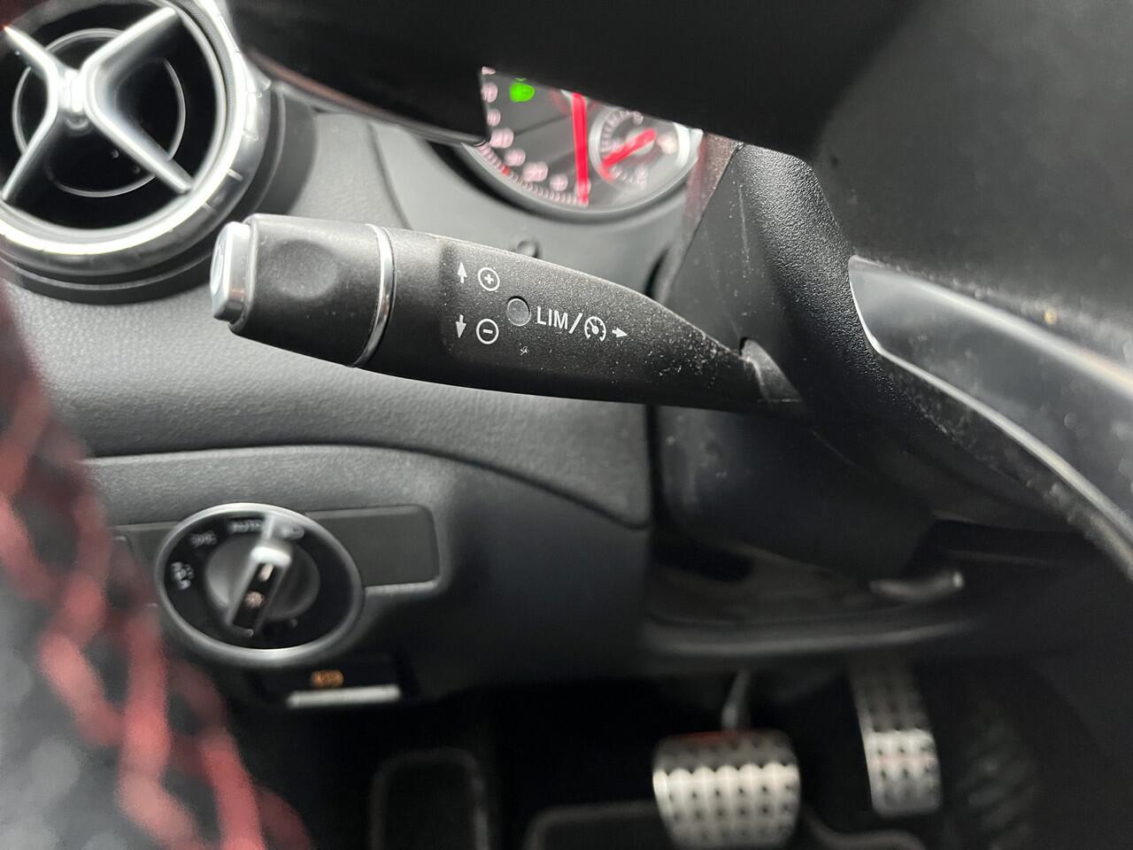 Mercedes-Benz CLA-KLASSE Shooting Brake 180 AUTOMAAT AMG SPORT EDITION 1e EIGENAAR PANO DAK CAMERA ALCANTARA LED NAVI CRUISE