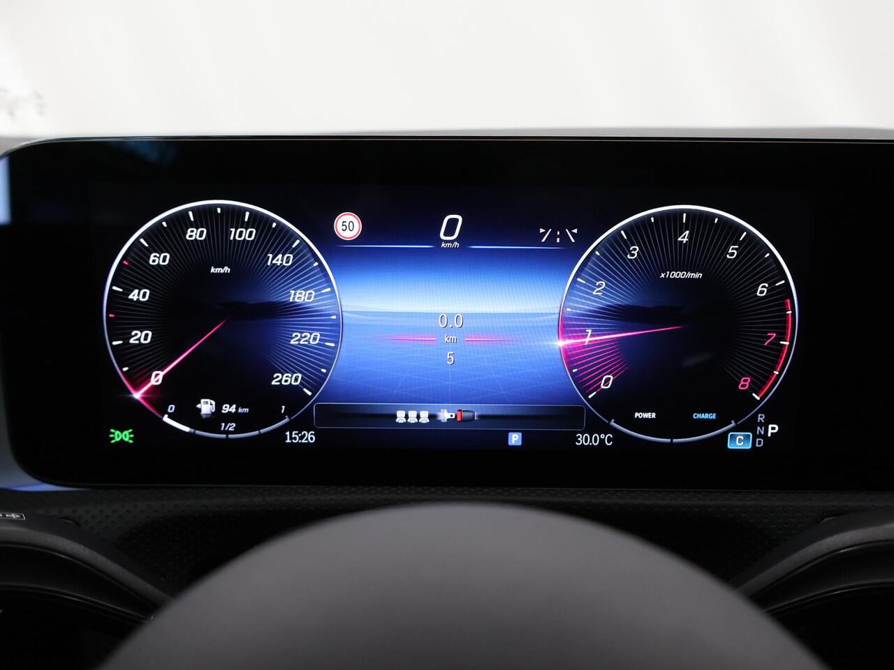 Mercedes-Benz CLA-KLASSE 180 Business Solution AMG | Panoramaschuifdak | AMG Line Plus | Nightpakket | Head-Up | Dodehoekassistent