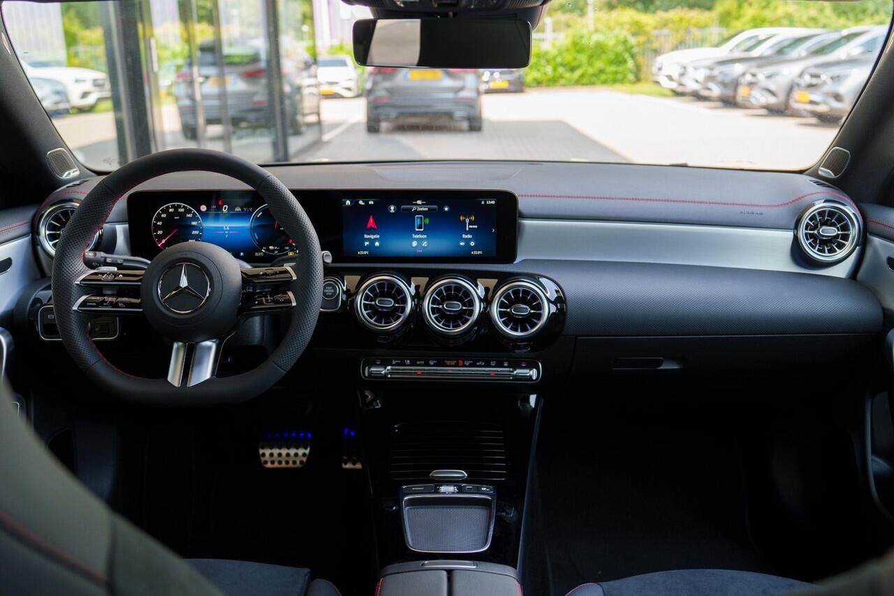 Mercedes-Benz CLA-KLASSE 250e Shooting Brake Business Solution AMG | Panoramaschuifdak | Burmester | Rijassistentiepakket | Night | Trekhaak