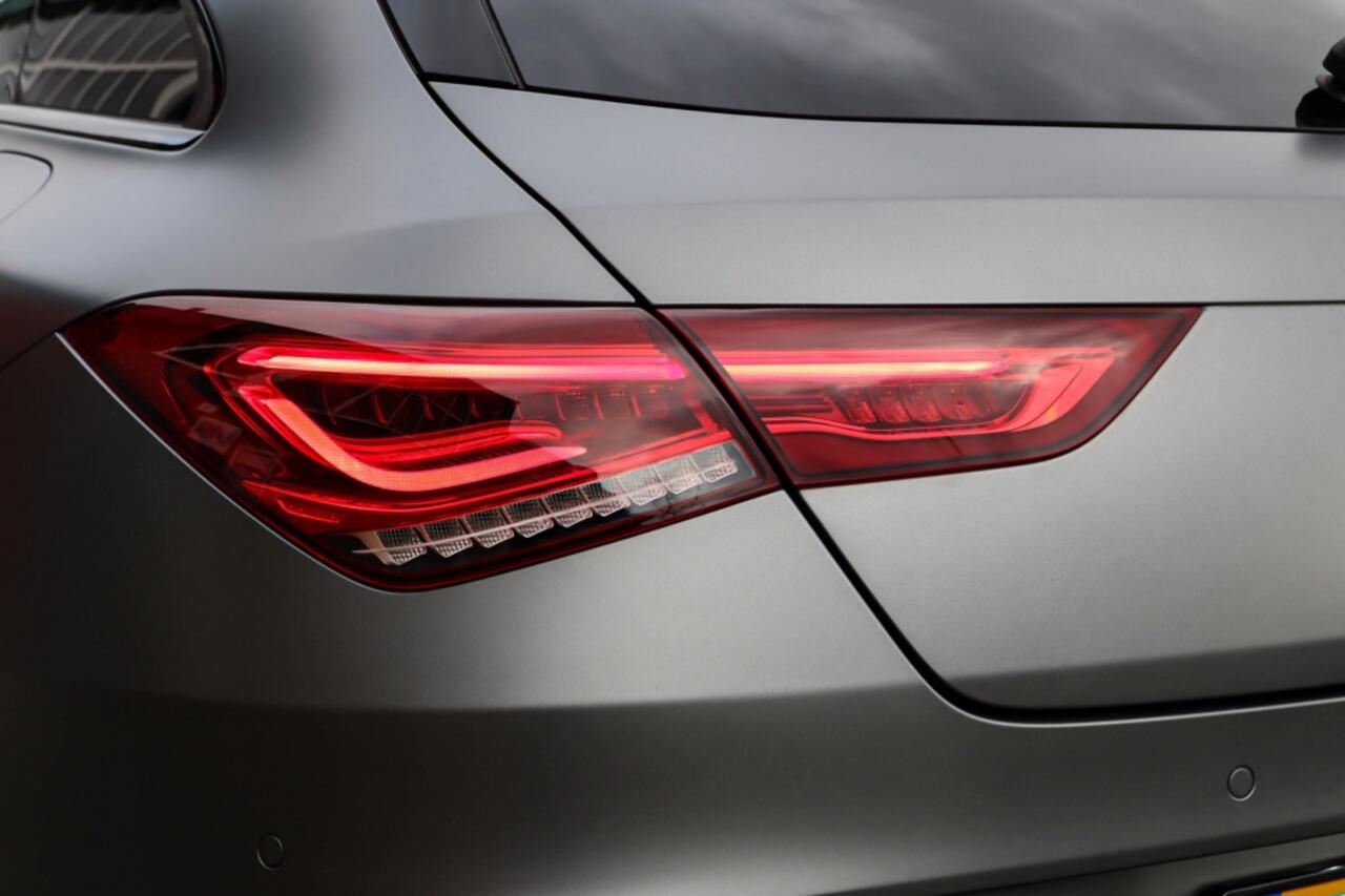 Mercedes-Benz CLA-KLASSE Shooting Brake 200 AMG Line Multibeam l Night pakket l Leder l Trekhaak l Leder