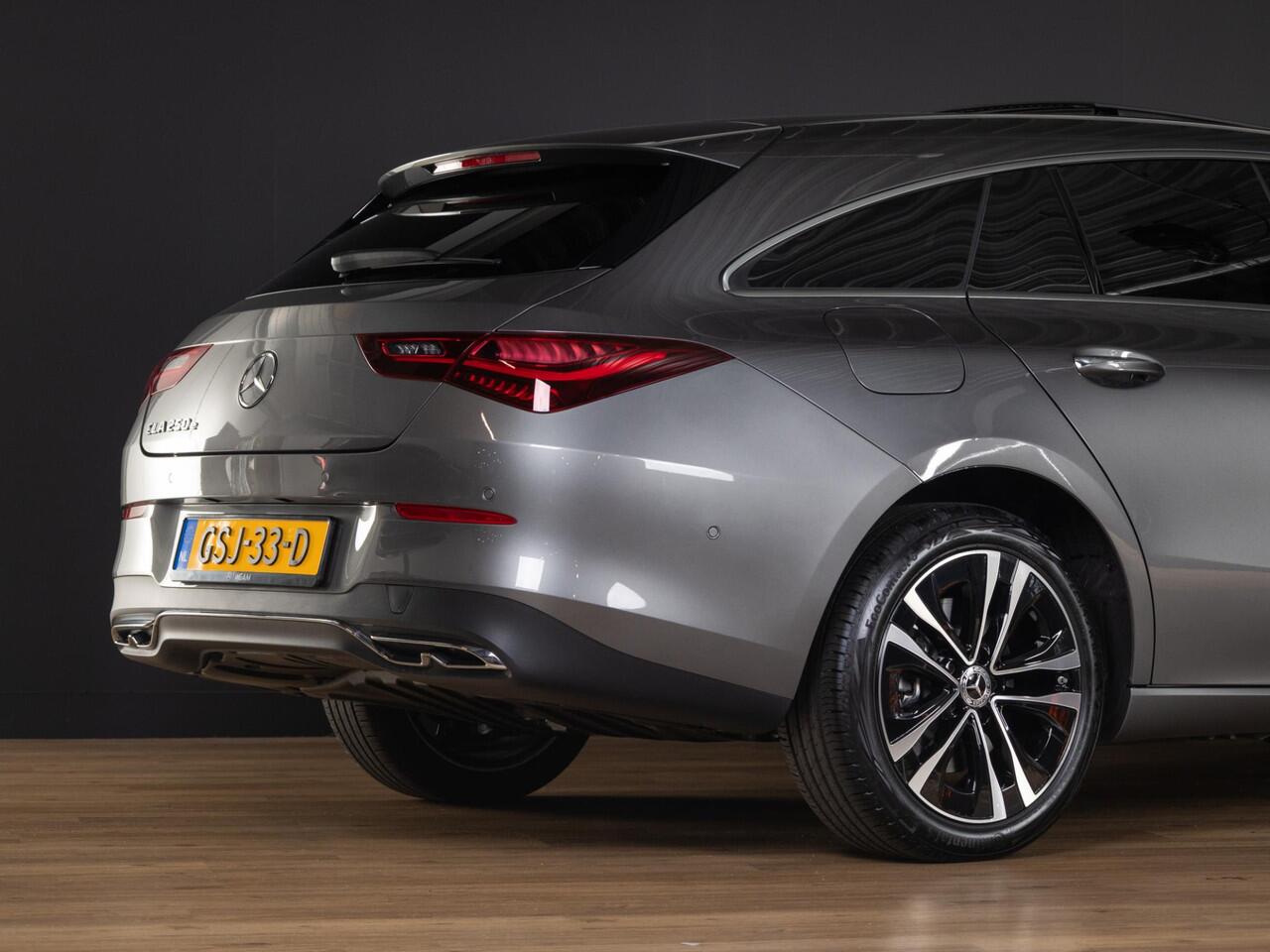 Mercedes-Benz CLA-KLASSE Shooting Brake 250 e Luxury Line Panorama dak