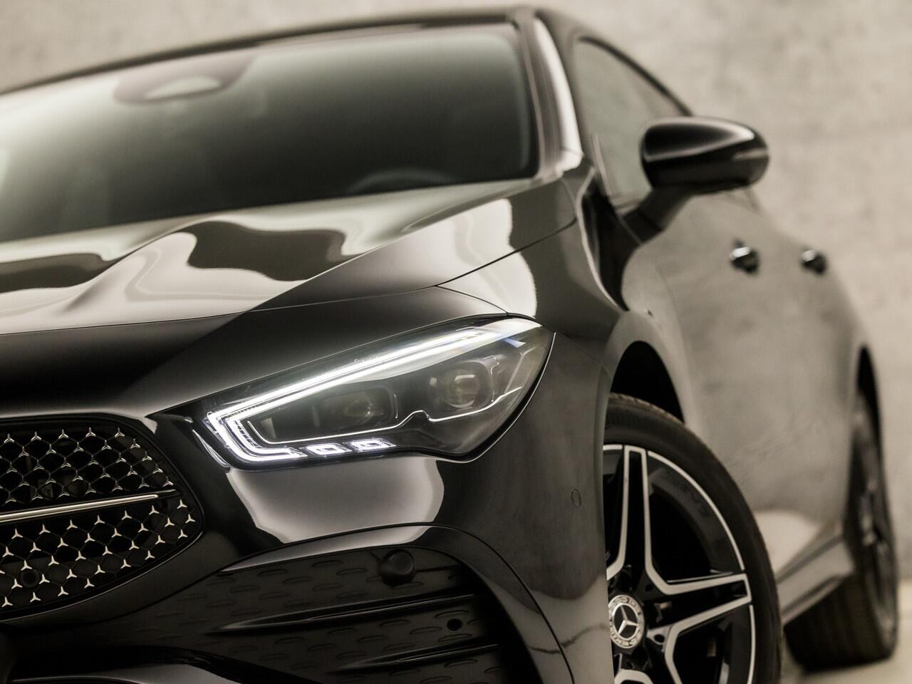 Mercedes-Benz CLA-KLASSE Shooting Brake 250 e AMG Sport 218Pk Automaat (FACELIFT, SCHUIFDAK, MEMORY SEATS, HEAD-UP DISPLAY, 360 CAMERA, STUUR/STOELVERWARMING, BURMESTER, LEDER/ALCANTARA, ADAPTIVE CRUISE, NIEUWSTAAT)