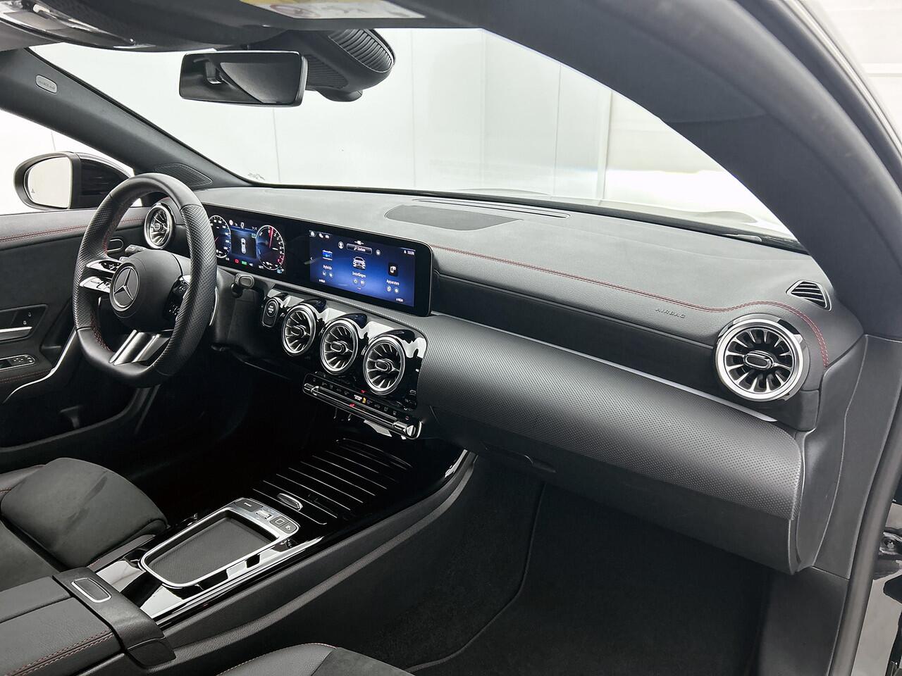 Mercedes-Benz CLA-KLASSE Shooting Brake 250 e Star Edition | AMG Line | Night Pakket | Sfeerverlichting | Dodehoek Assist | Achteruitrijcamera | Ledkoplampen. Inclusief 24 maanden MB Certified garantie voor Europa.