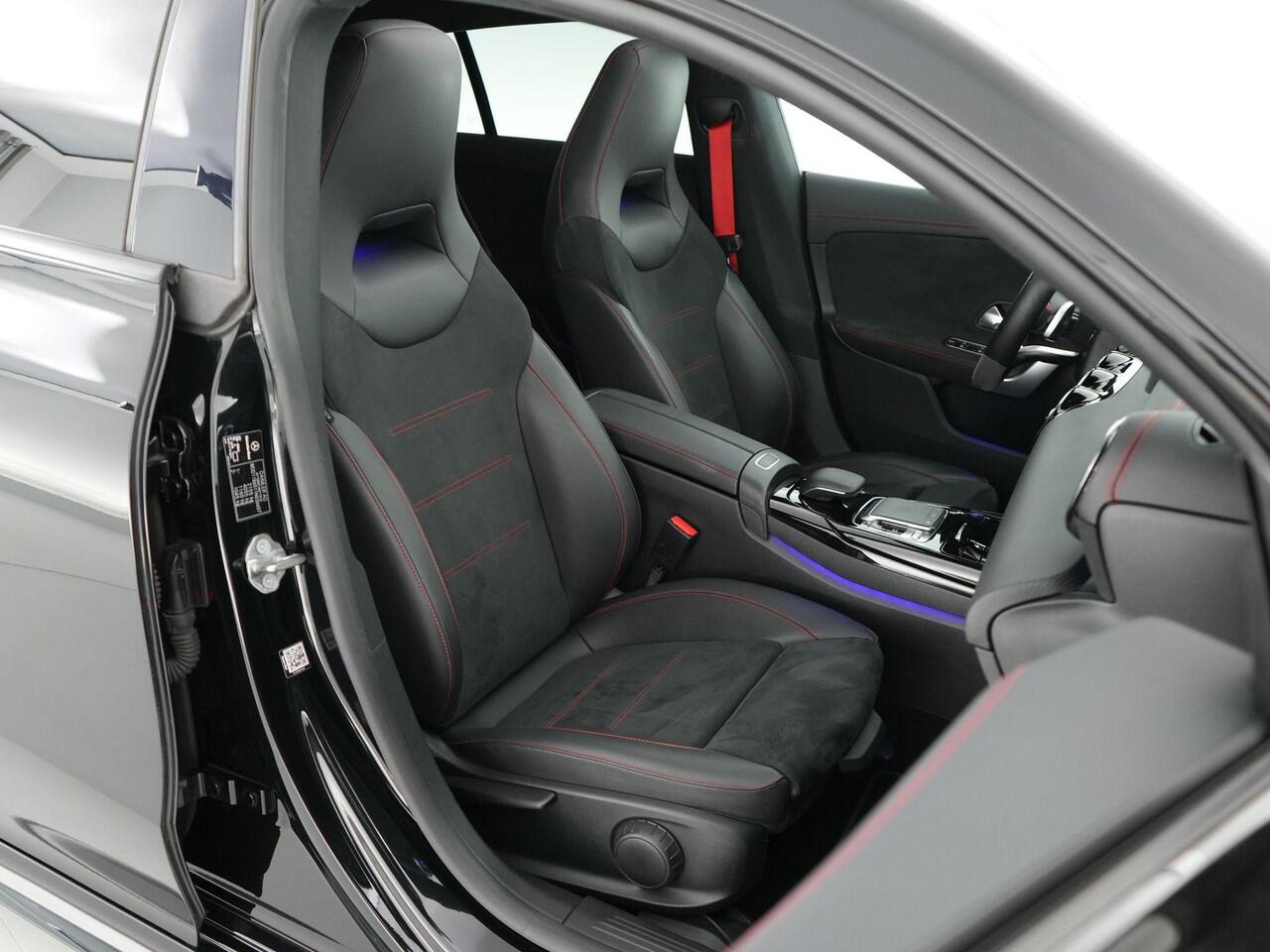 Mercedes-Benz CLA-KLASSE 35 AMG 306pk 4MATIC Premium Plus |panoramadak|Burmester|HUD|BLIS|Apple Carplay|stoelverwarming|parkeercamera|adaptive cruise control|clima control|