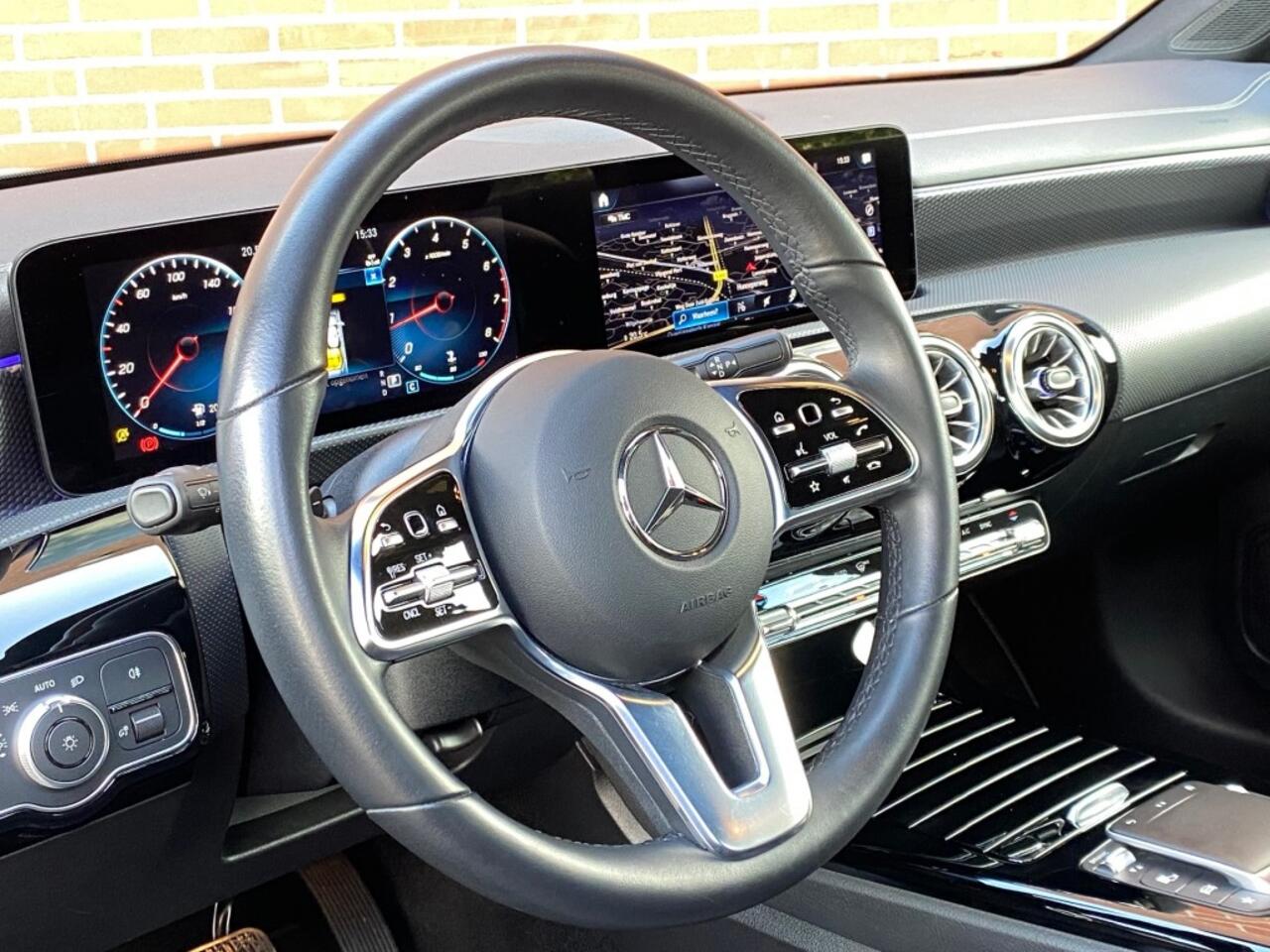 Mercedes-Benz CLA-KLASSE 180 LUXURY LINE LEDER NAV CRUISE CAMERA PDC ECC LMV STOELVW