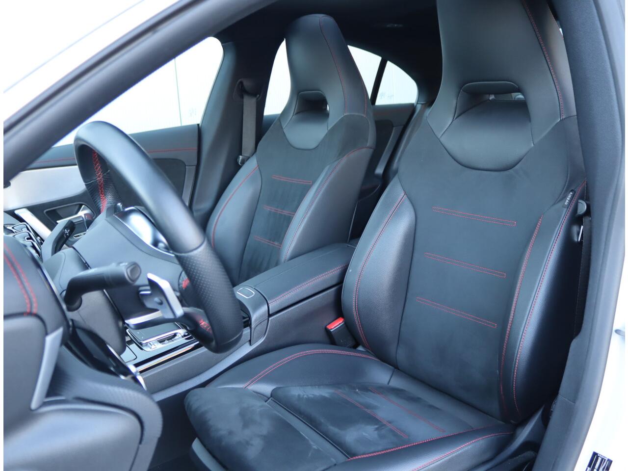 Mercedes-Benz CLA-KLASSE 200 AMG | Panoramadak | Camera | LED | Org. NL