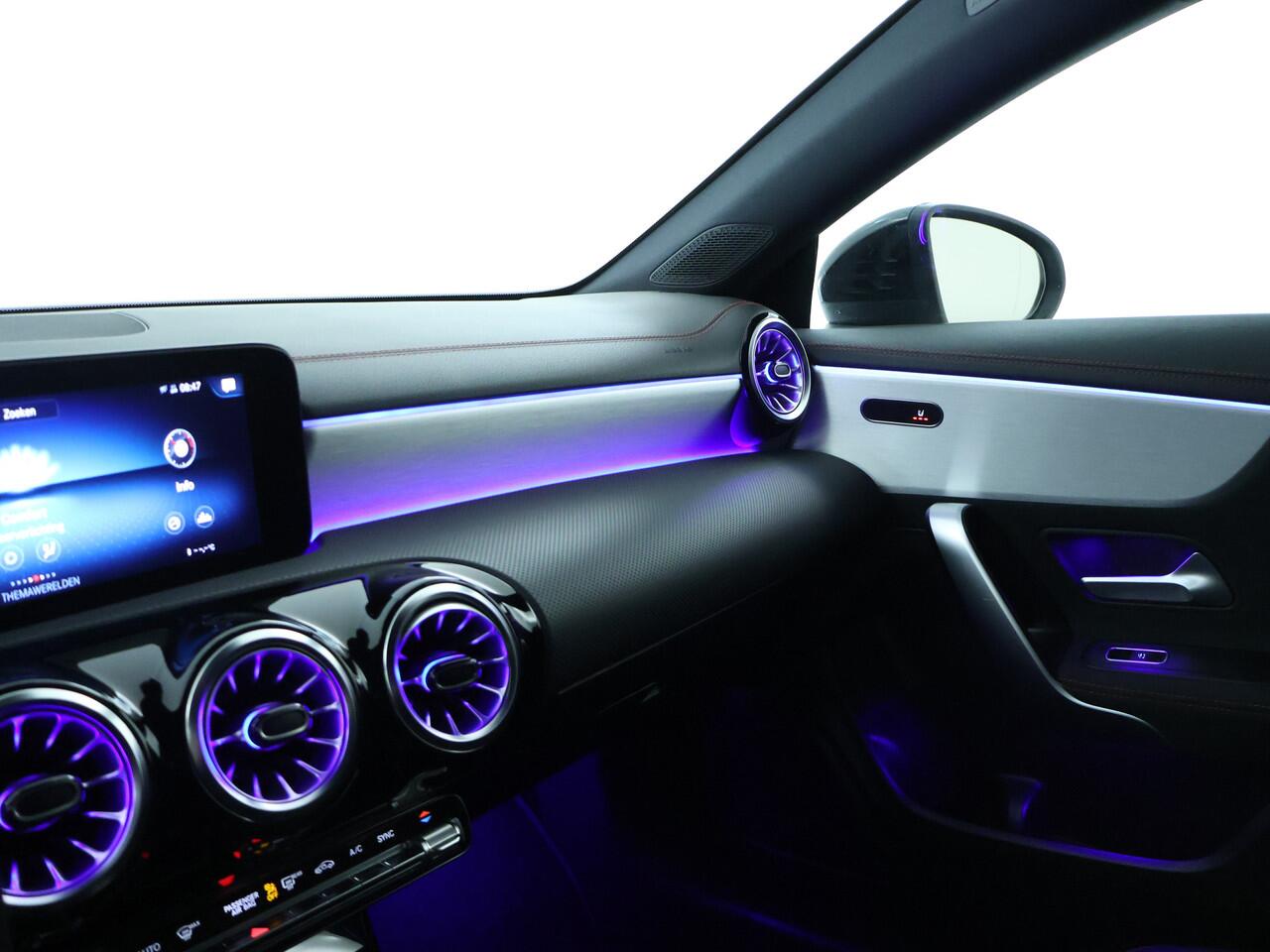 Mercedes-Benz CLA-KLASSE 200 AMG line | Night Pakket | Sfeerverlichting | Parkeerpakket+achtercamera | LED koplampen | Inclusief 24 maanden MB Certified garantie voor Europa.