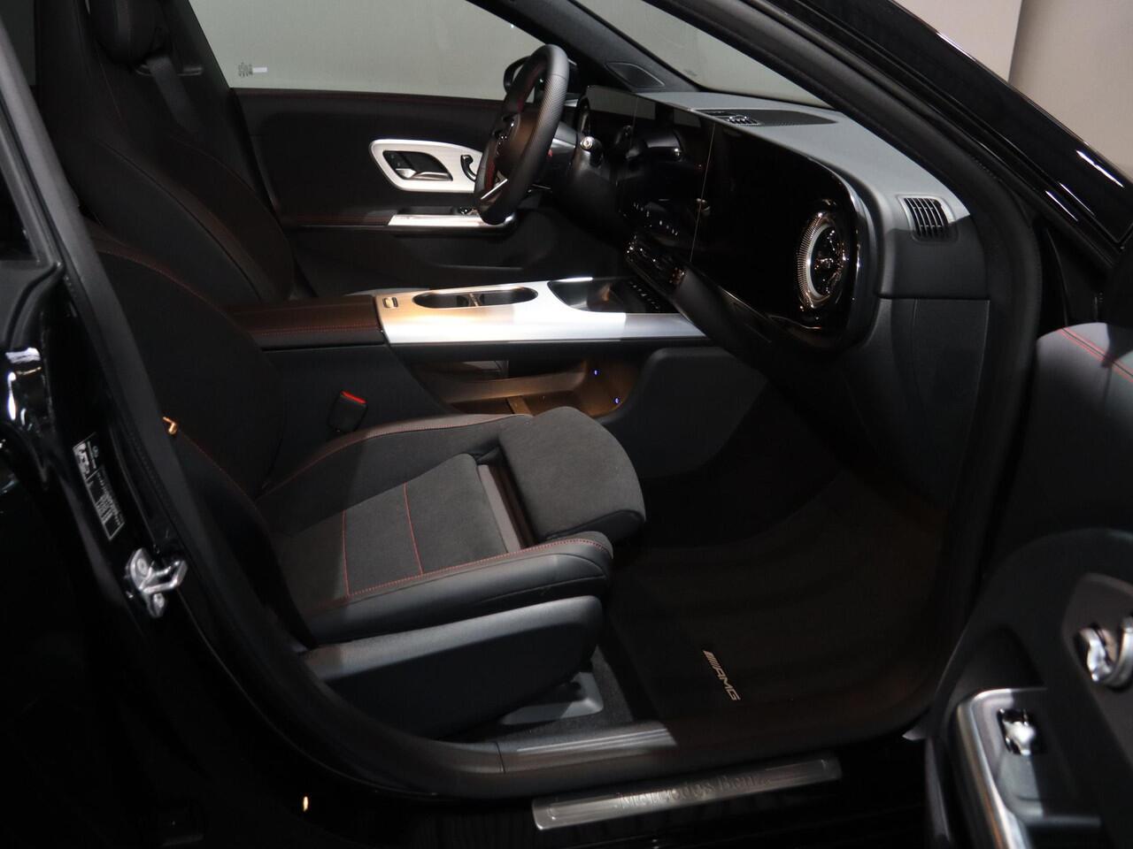 Mercedes-Benz CLA-KLASSE 250+ Launch Edition 85 kWh | Night | Panoramadak | Stoelverwarming | DISTRONIC | Achteruitrijcamera | Dodehoekassistent |