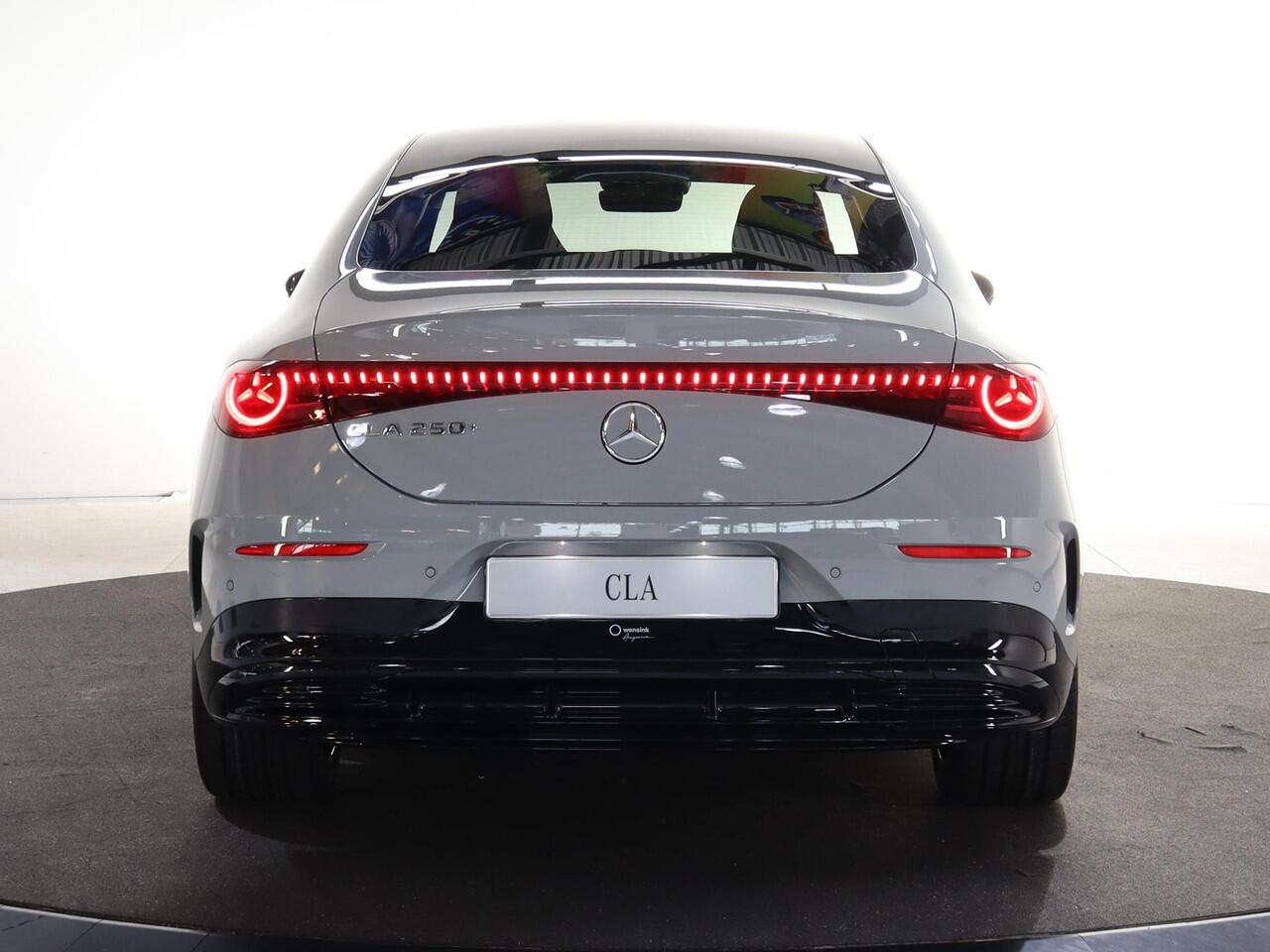 Mercedes-Benz CLA-KLASSE 250+ Launch Edition 85 kWh | Night | Panoramadak | DISTRONIC | Achteruitrijcamera | Dodehoekassistent |