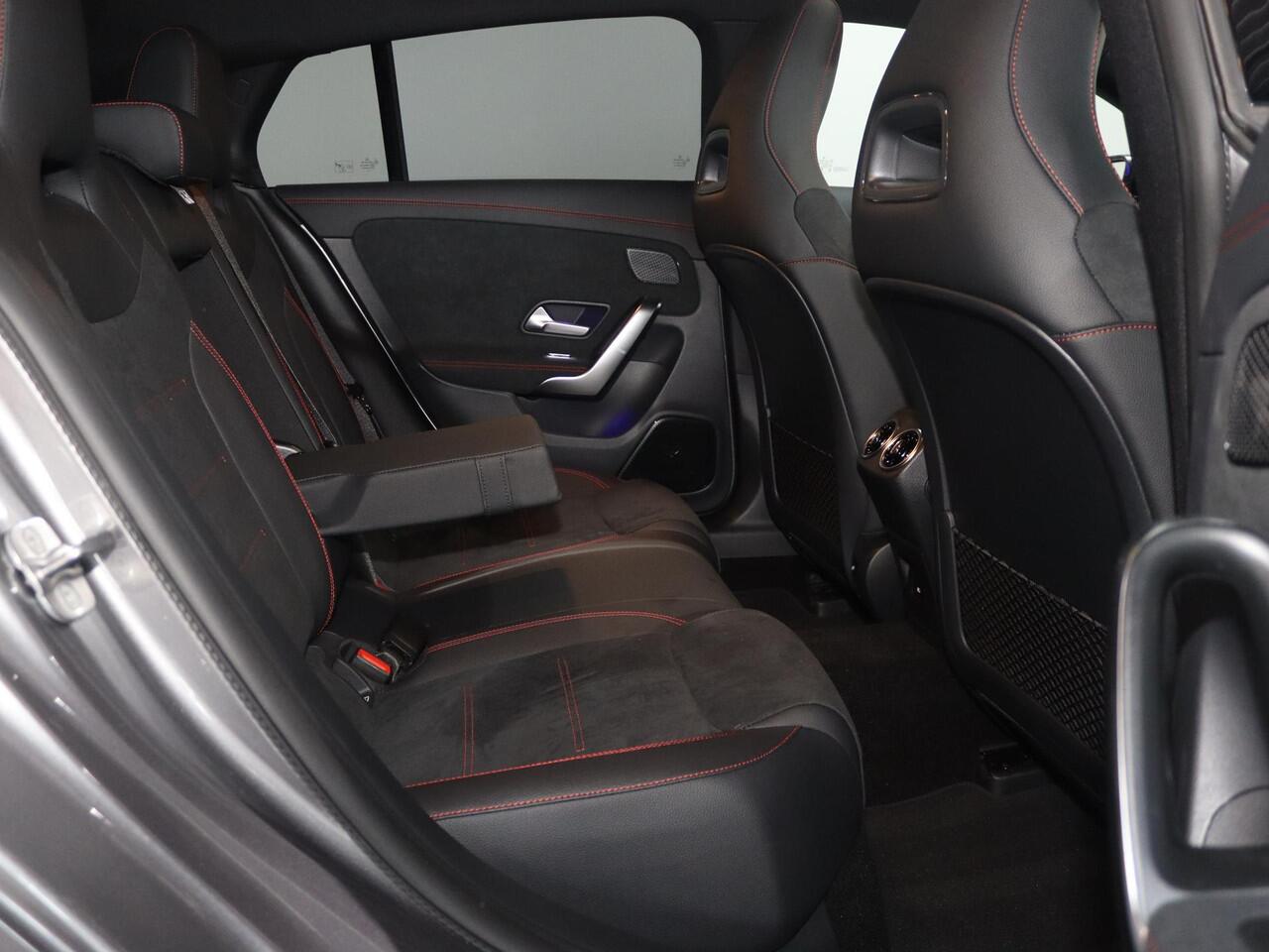 Mercedes-Benz CLA-KLASSE Shooting Brake 180 Star Edition AMG Line LIMITED | Panoramadak | Elekt. inklapbare trekhaak | Nightpakket | Head-up display | Premium plus |