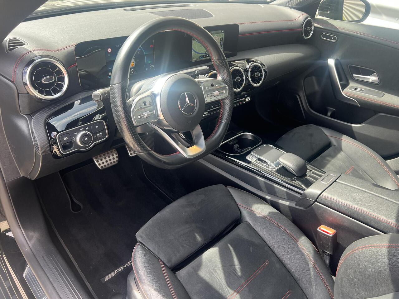 Mercedes-Benz CLA-KLASSE 180 AMG Panorama Multibeam Matrix 19 Inch