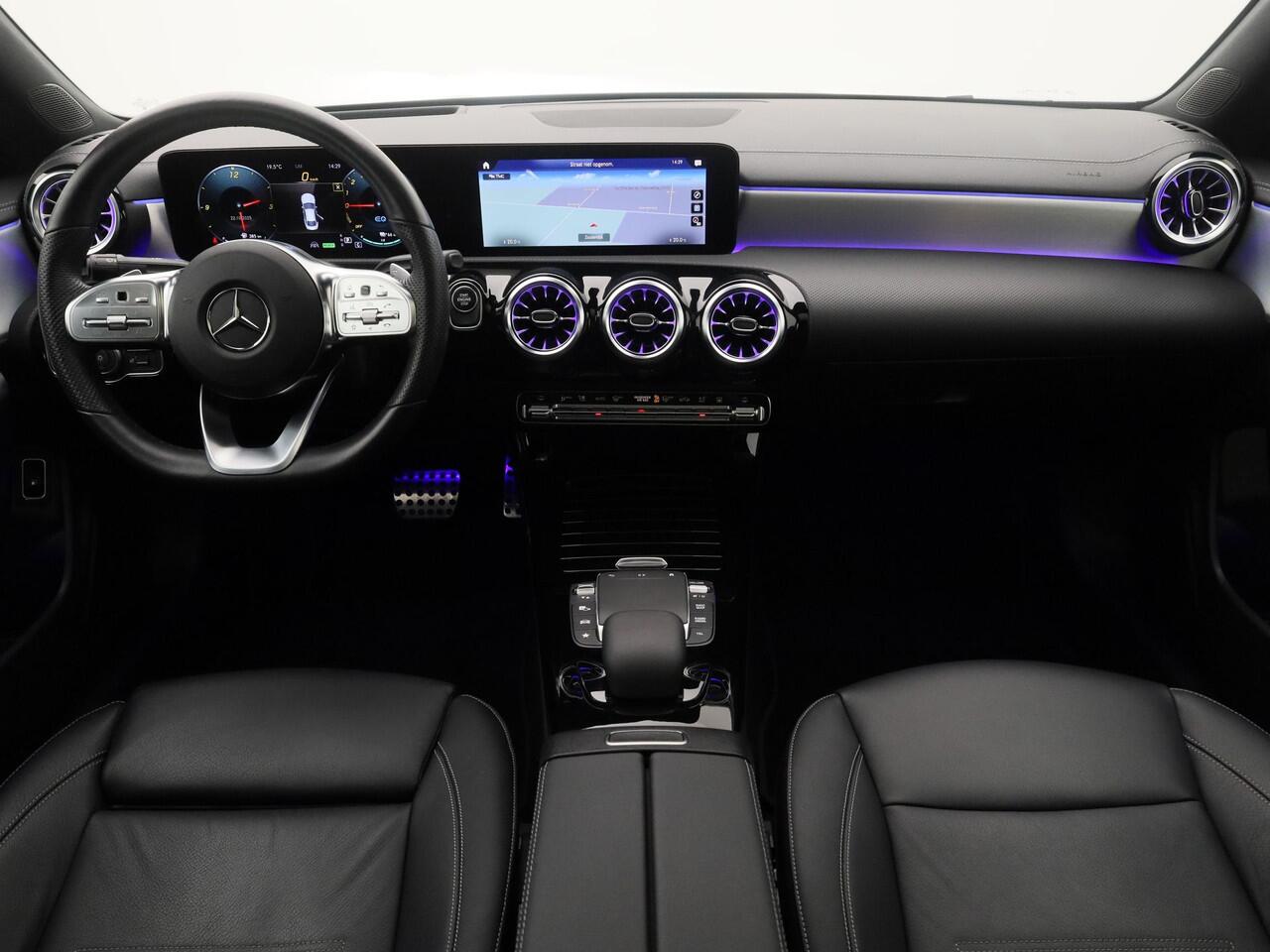 Mercedes-Benz CLA-KLASSE 250 e AMG Line | PANO | 360° | ADAPTIVE | KEYLESS | HUD | SFEERVERLICHTING | STOELVERW. | TREKHAAK