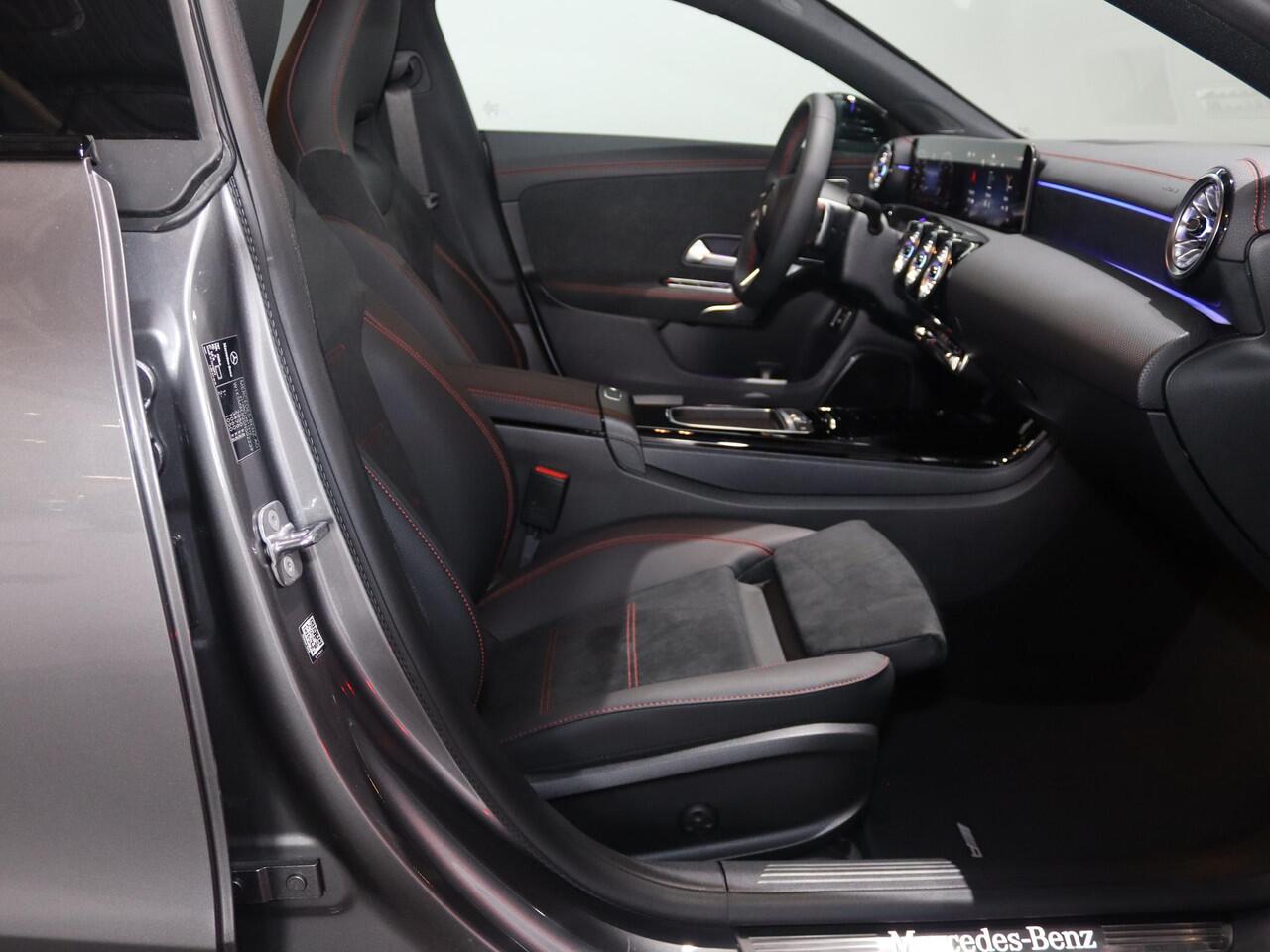 Mercedes-Benz CLA-KLASSE Shooting Brake 180 Star Edition AMG Line LIMITED | Panoramadak | Elekt. inklapbare trekhaak | Nightpakket | Head-up display | Premium plus |