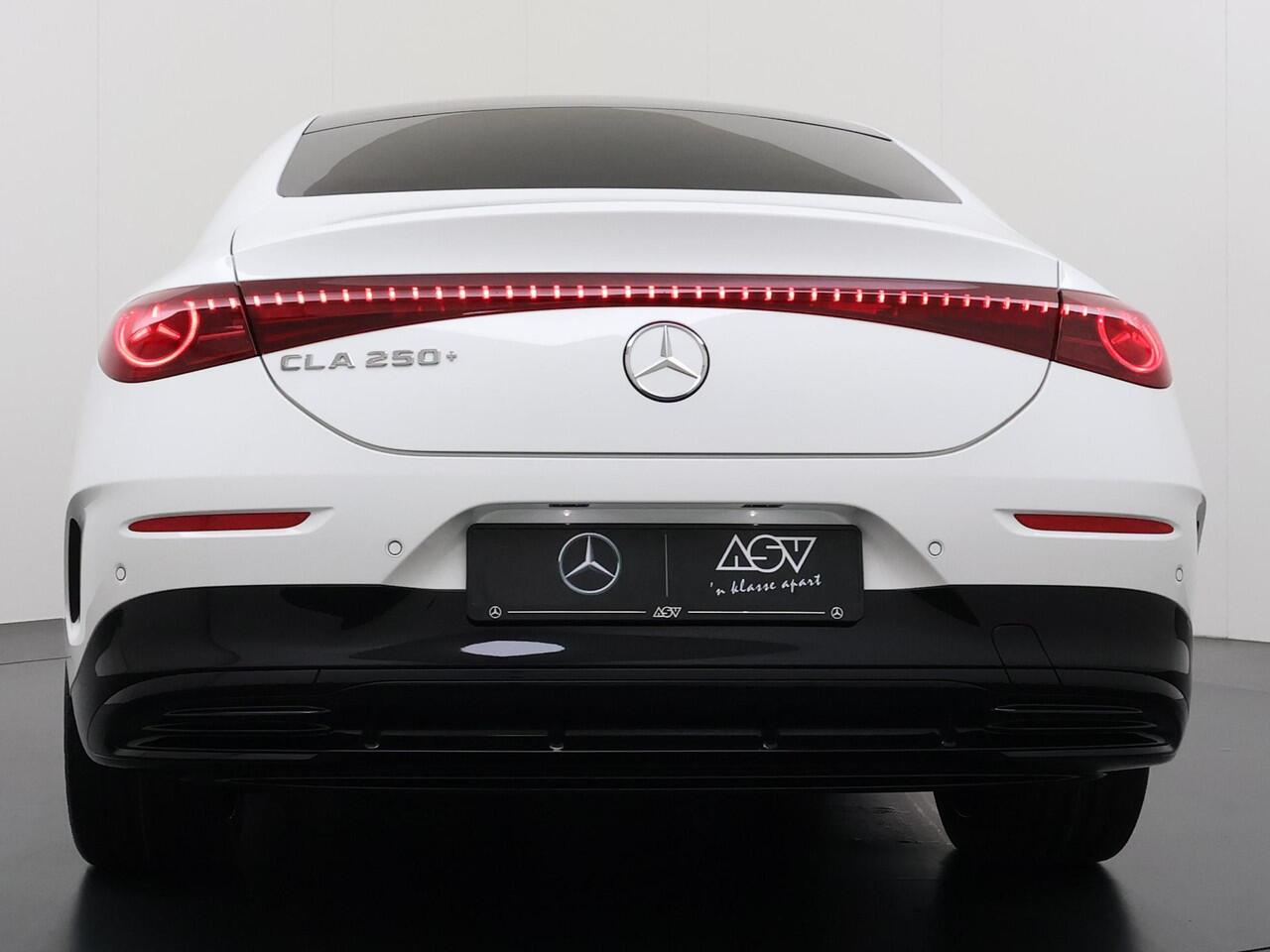 Mercedes-Benz CLA-KLASSE 250+ Launch Edition 85 kWh Accu | Memorystoelen | Warmtepomp | Multibeam Led | Stoelverwarming Voorin | Distronic Cruise Control | Achteruitrijcamera | Nightpakket | Dodehoekassistent