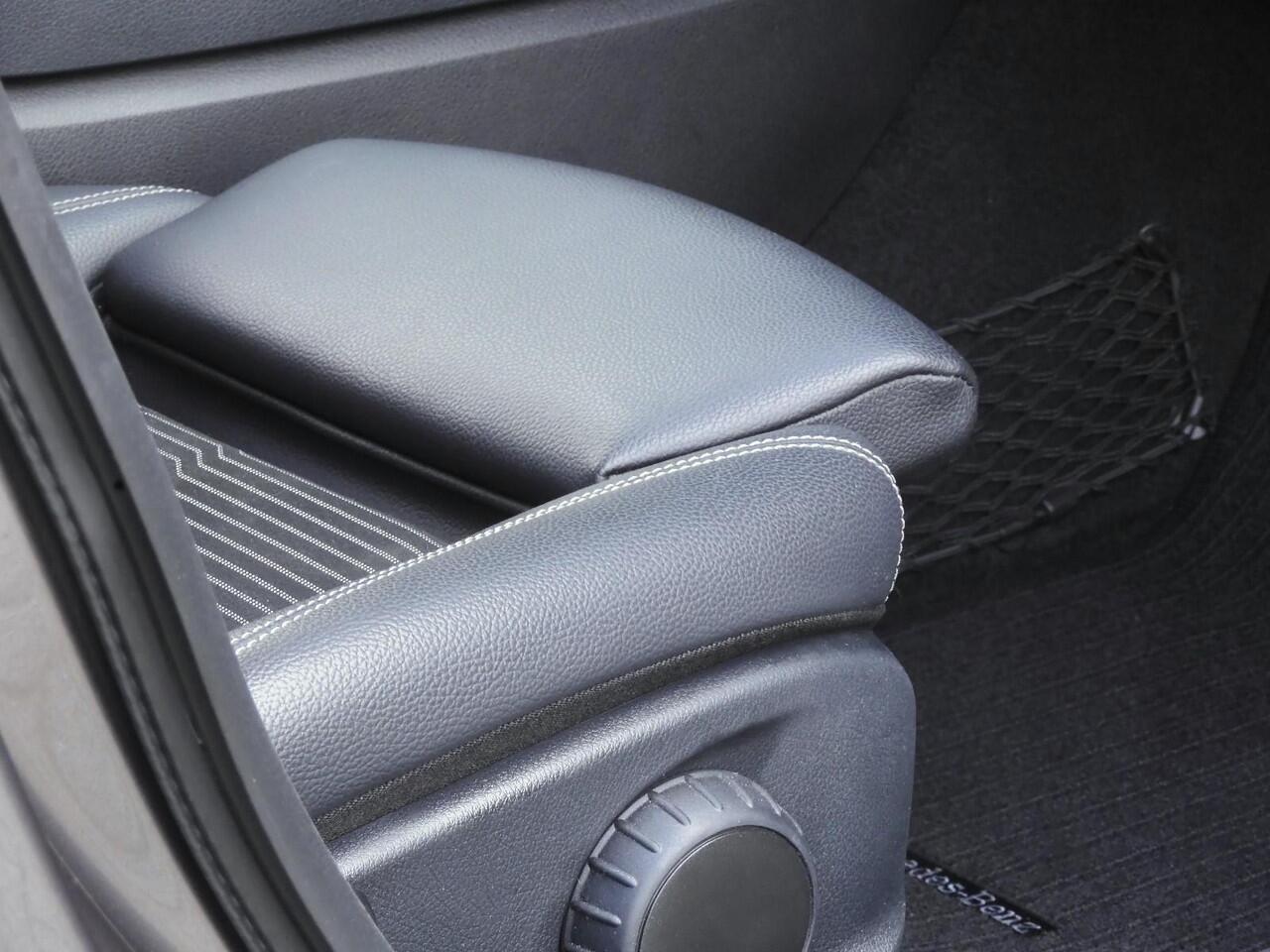 Mercedes-Benz CLA-KLASSE 180/ WIDESCREEN/ PANAMERICANA GRILLE/ ELEKT. KLEP/ 18INCH VELGEN