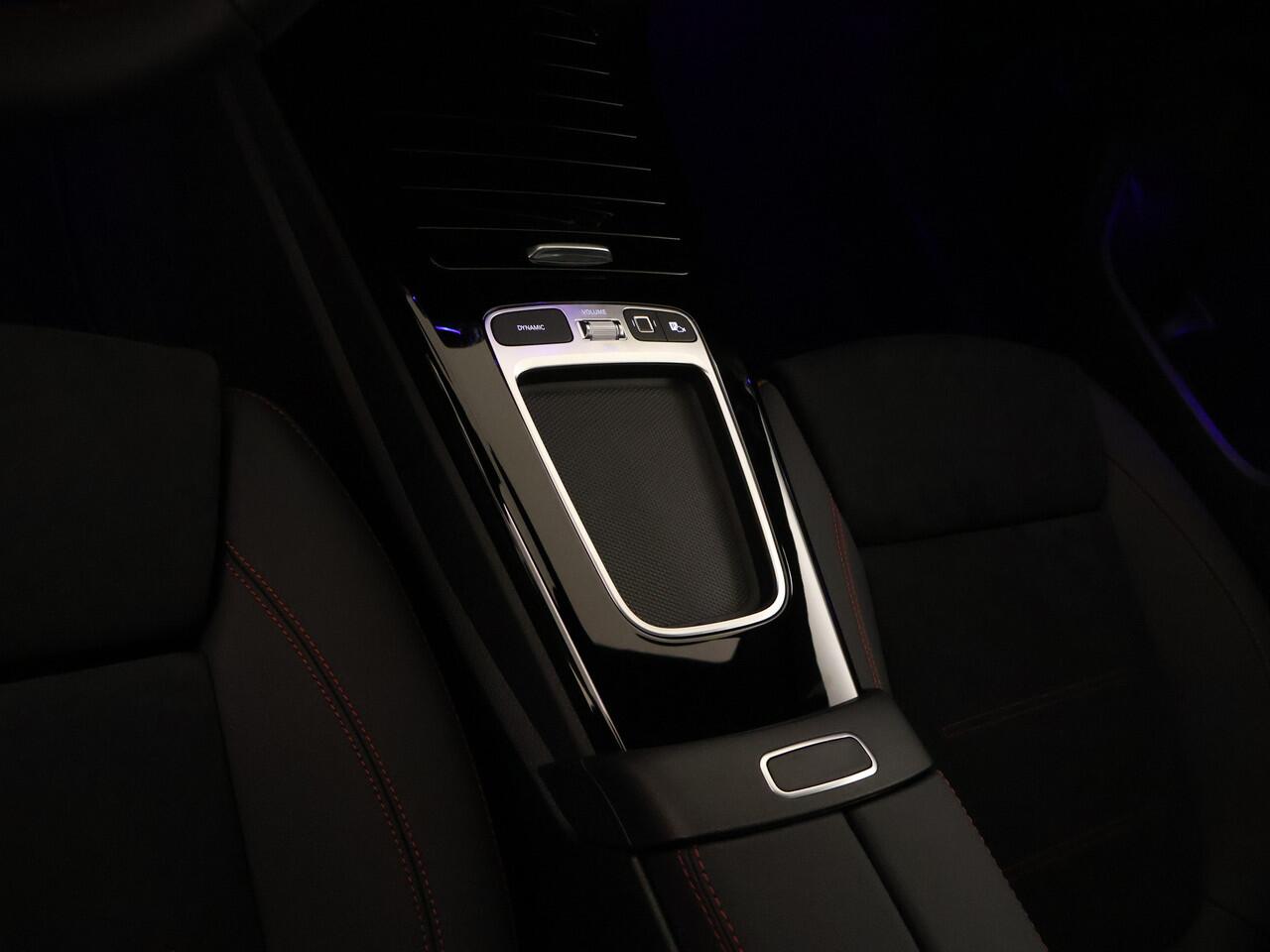 Mercedes-Benz CLA-KLASSE Shooting Brake 250 e Star Edition AMG Line | Trekhaak | Nightpakket | Antidiefstalpakket GUARD 360° Plus | 360°-camera | 19 inch Multispaaks AMG velgen | Head-up display | KEYLESS GO-comfortpakket | Smartphone integratie |