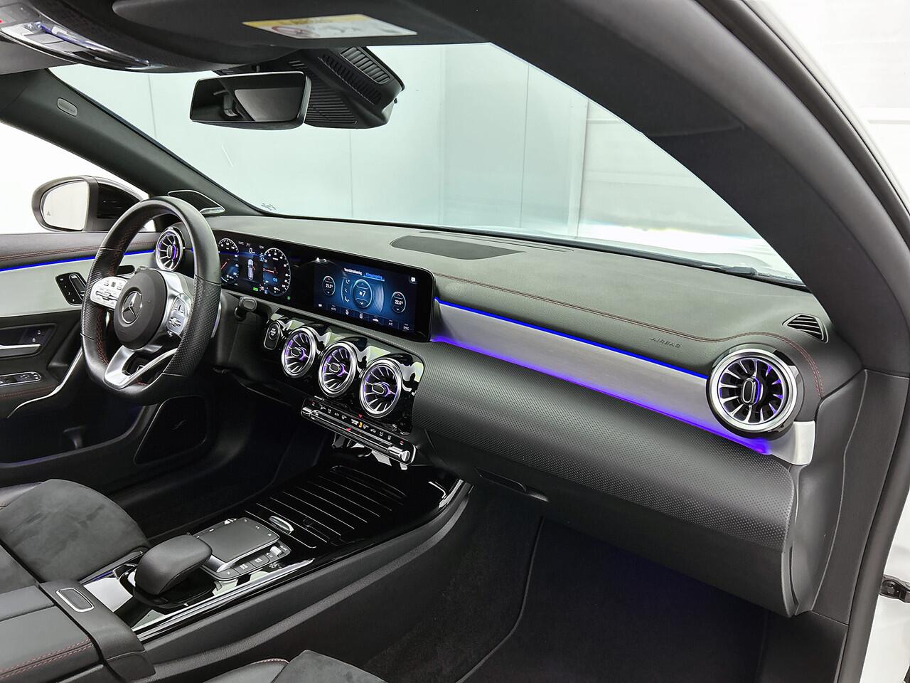 Mercedes-Benz CLA-KLASSE Shooting Brake 250 e AMG Line | Panoramadak | 360°-camera | Nightpakket | Multibeam led | Sfeerverlichting | Inclusief 24 maanden MB Certified garantie voor Europa.