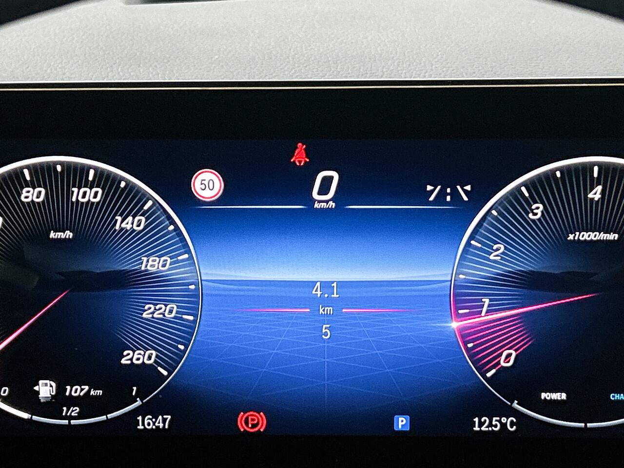 Mercedes-Benz CLA-KLASSE Shooting Brake 180 Business Solution AMG | AMG Line Plus pakket | Panoramaschuifdak | Memorypakket | Head-up display | Augmented Reality navigatie | 360°-camera | 19 inch AMG velgen |