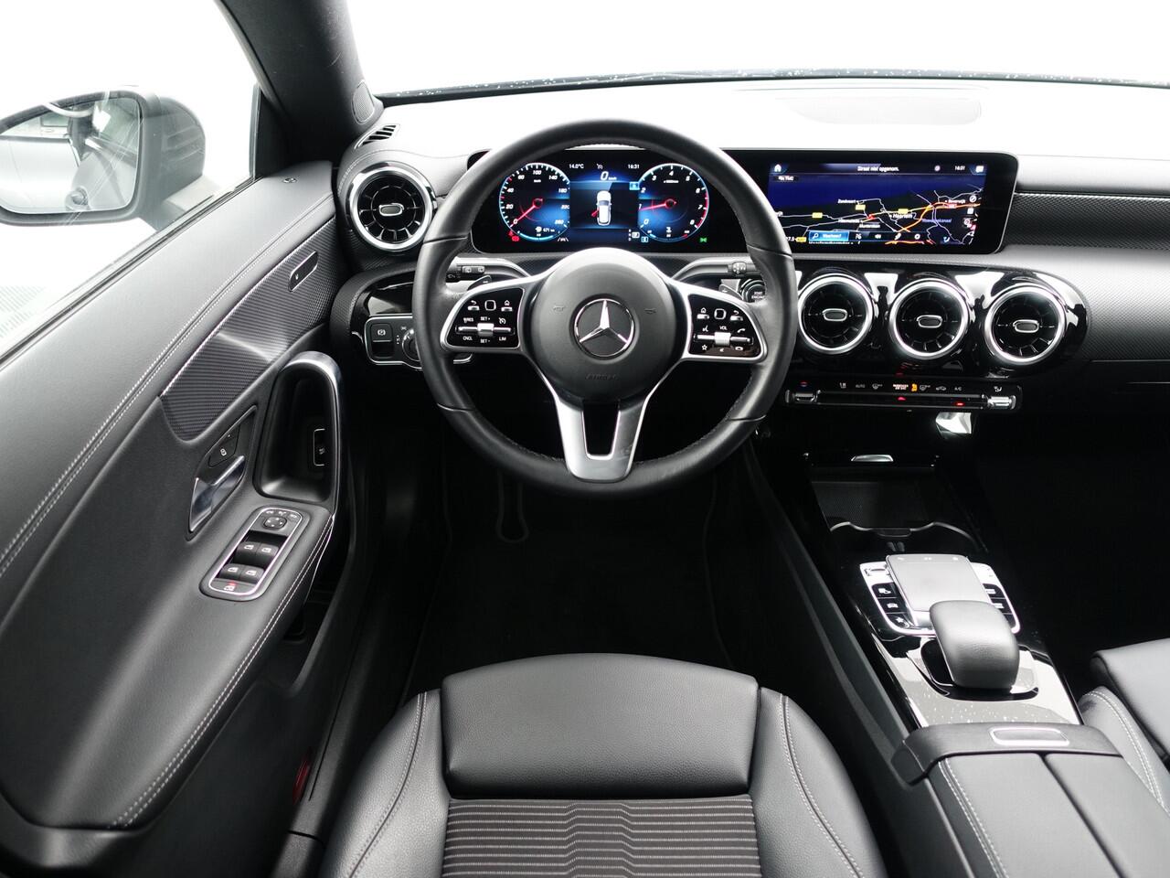 Mercedes-Benz CLA-KLASSE Shooting Brake 220 AMG Edition Aut- Xenon Led, CarPlay, Camera, Carbon Pakket, Lane Assist, Park Assist