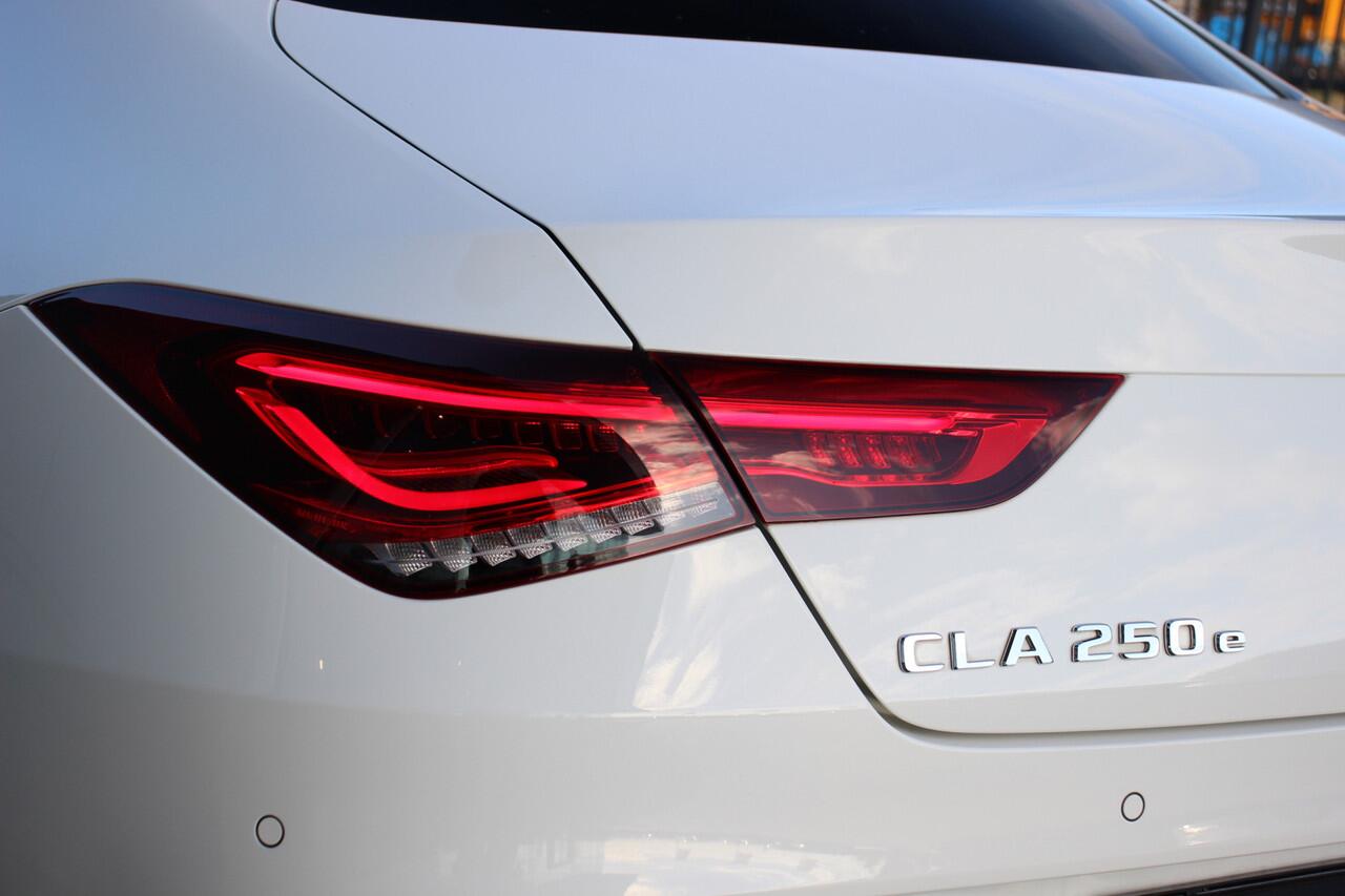 Mercedes-Benz CLA-KLASSE 250 e AMG Edition | Pano | Nightpakket | Sfeerverlichting