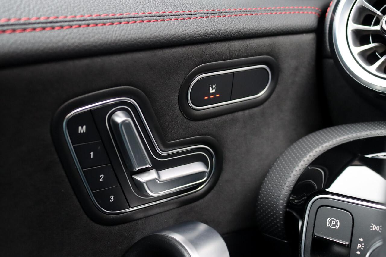 Mercedes-Benz CLA-KLASSE Shooting Brake 250 e AMG Line Aut8 | Facelift | Panoramadak | Distronic+ | Memory | Advanced Sound System | Keyless Go | Verwarmd Stuurwiel | Augmented Reality |