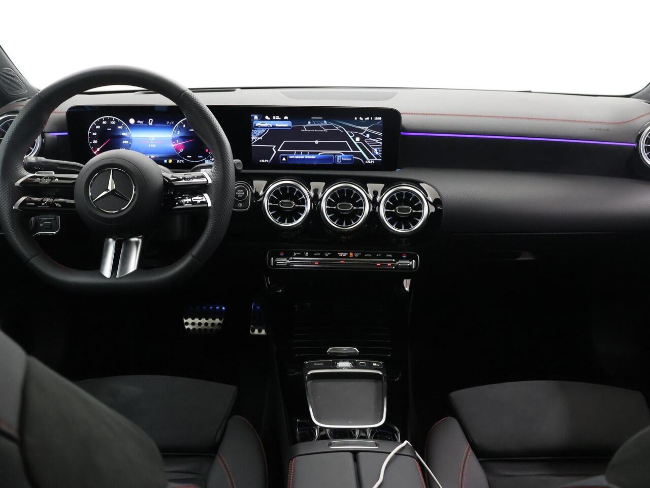 Mercedes-Benz CLA-KLASSE 180 Business Solution AMG | Night | Panoramadak | Memory stoelen | Head-up display | Sfeerverlichting | 360 camera |
