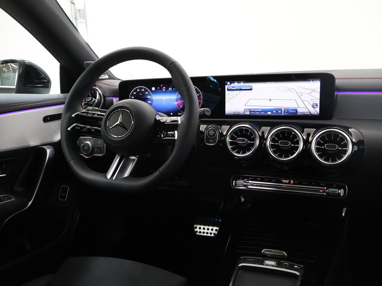 Mercedes-Benz CLA-KLASSE 180 Business Solution AMG | Panoramadak | Burmester Sound System | Rijassistentie Pakket | Sfeerverlichting | 360 Graden Camera |