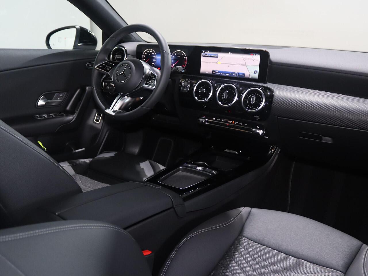 Mercedes-Benz CLA-KLASSE Shooting Brake 180 Star Edition | Dodehoekassistent | Achteruitrijcamera | Multibeam LED koplampen