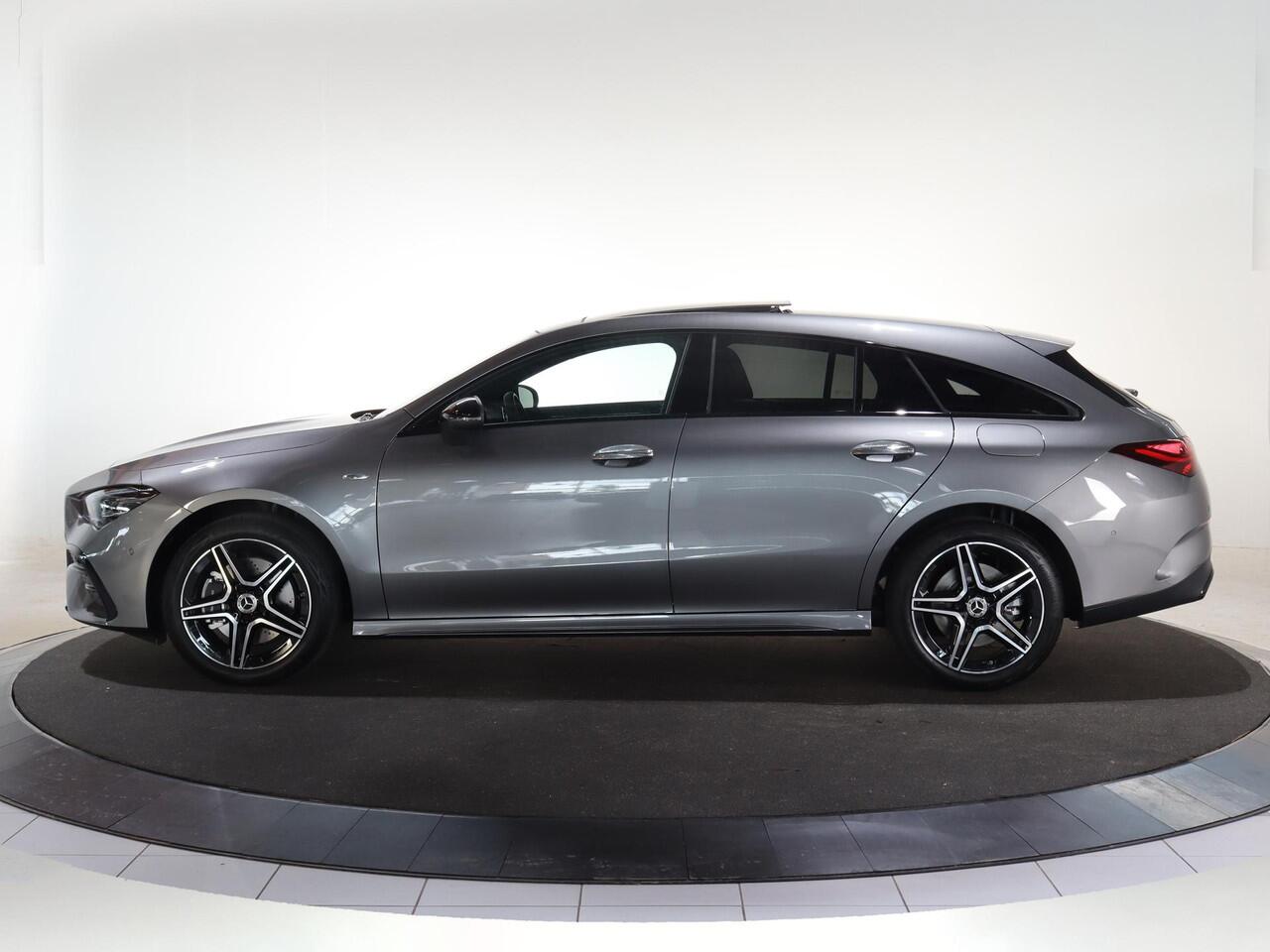 Mercedes-Benz CLA-KLASSE Shooting Brake 250e Business Solution AMG | Panoramaschuifdak | Nightpakket | Achteruitrijcamera